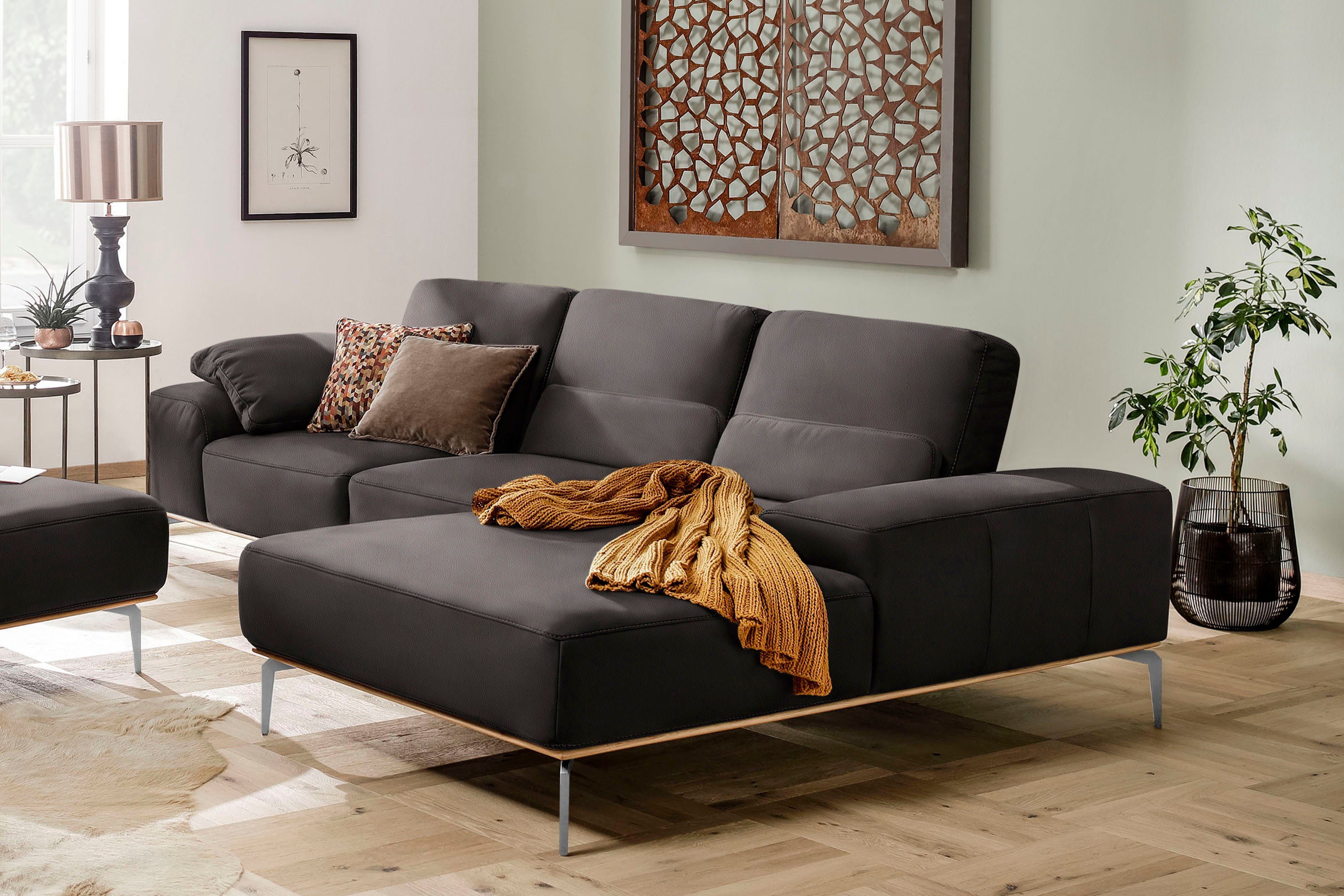W.SCHILLIG Ecksofa run, Designsofa, bequem, L-Form, mit elegantem Holzsockel, Füße in Chrom glänzend, Breite 299 cm