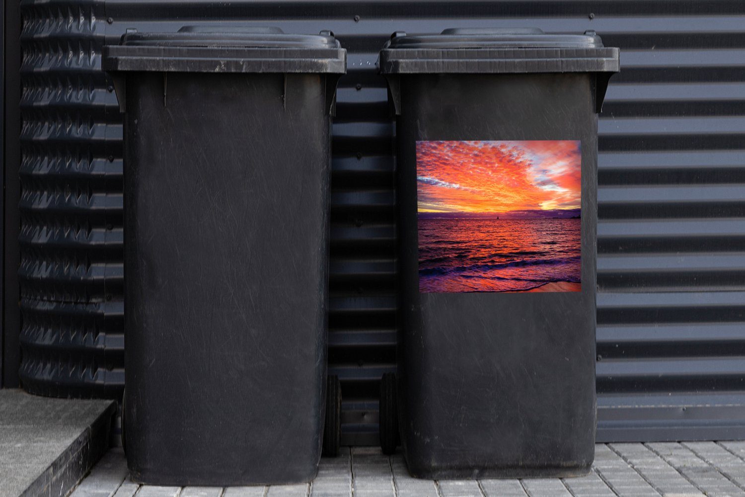 MuchoWow Wandsticker Sticker, Container, Mülleimer-aufkleber, Mülltonne, St), Abfalbehälter - Strand Sonnenuntergang (1 Rot 