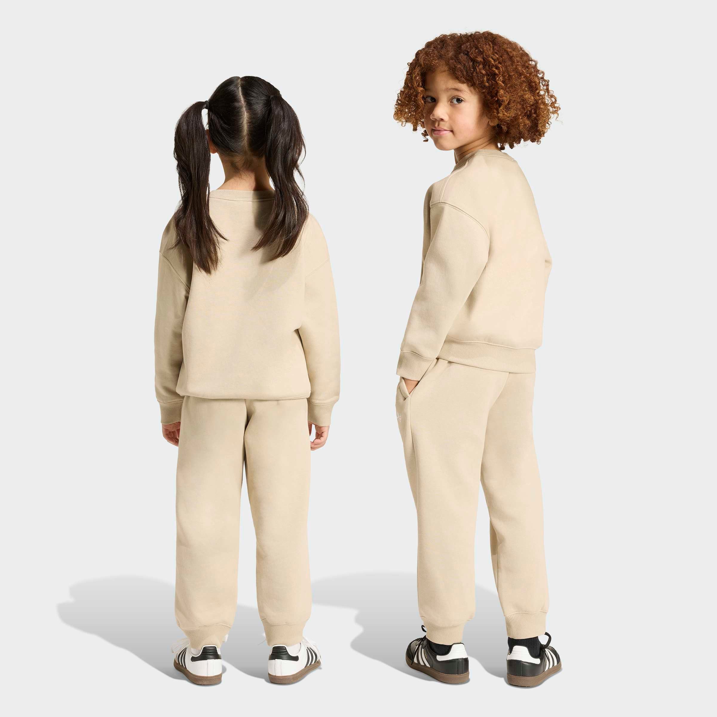 adidas Originals Trainingsanzug CREW JOG SET (2-tlg), für Kinder, zweiteiliges Set, aus Baumwolle