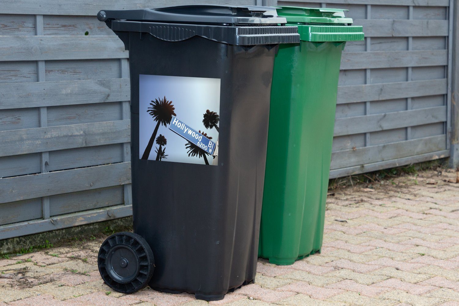 MuchoWow Wandsticker Eine Illustration in Mülltonne, Straßenschildes Container, Sticker, (1 eines Mülleimer-aufkleber, Hollywood Abfalbehälter blauen St)