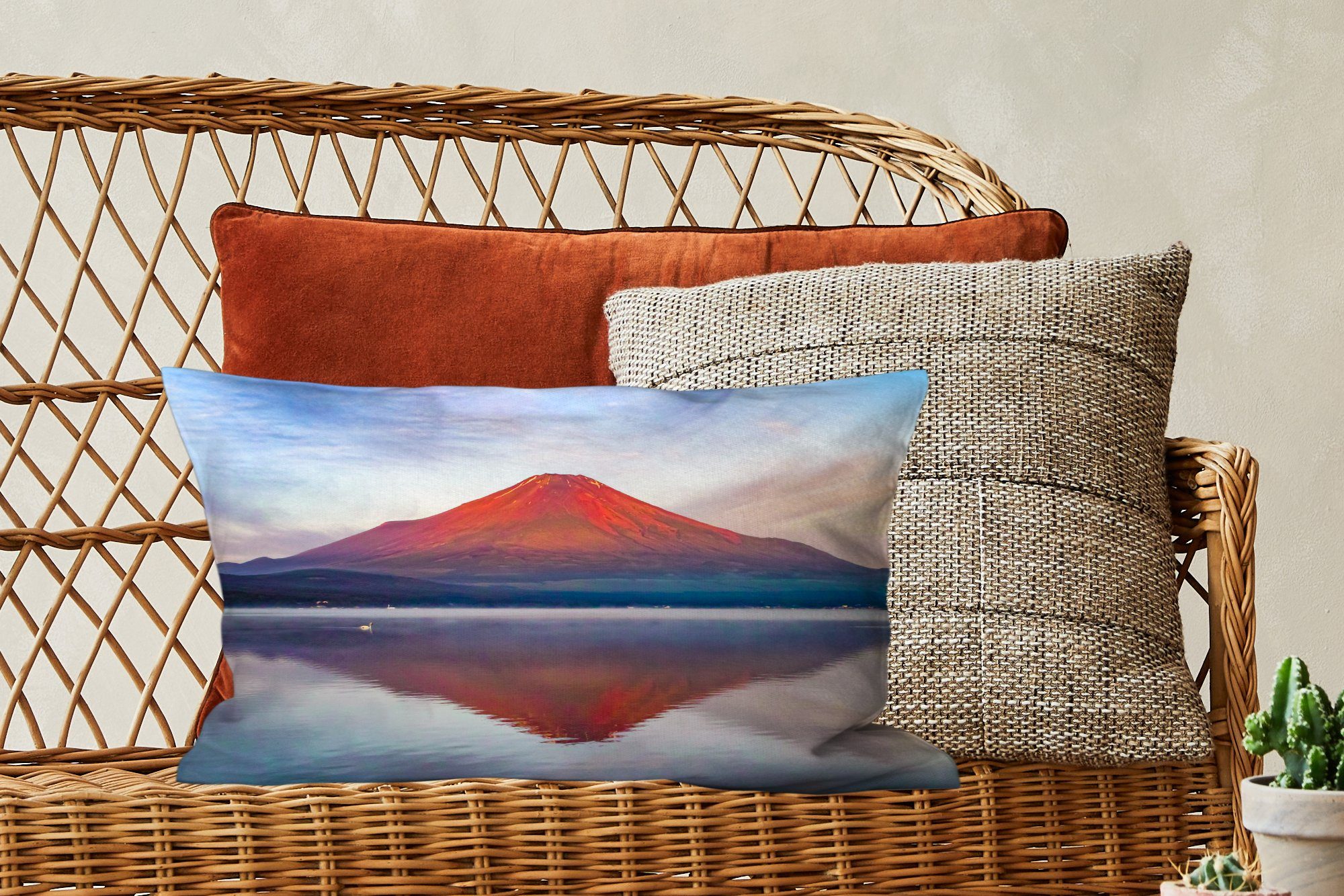 MuchoWow Dekokissen Fuji Dekoration, Füllung, am rot Wohzimmer Dekokissen in Berg Morgen, mit Schlafzimmer Asien gefärbte Der Zierkissen