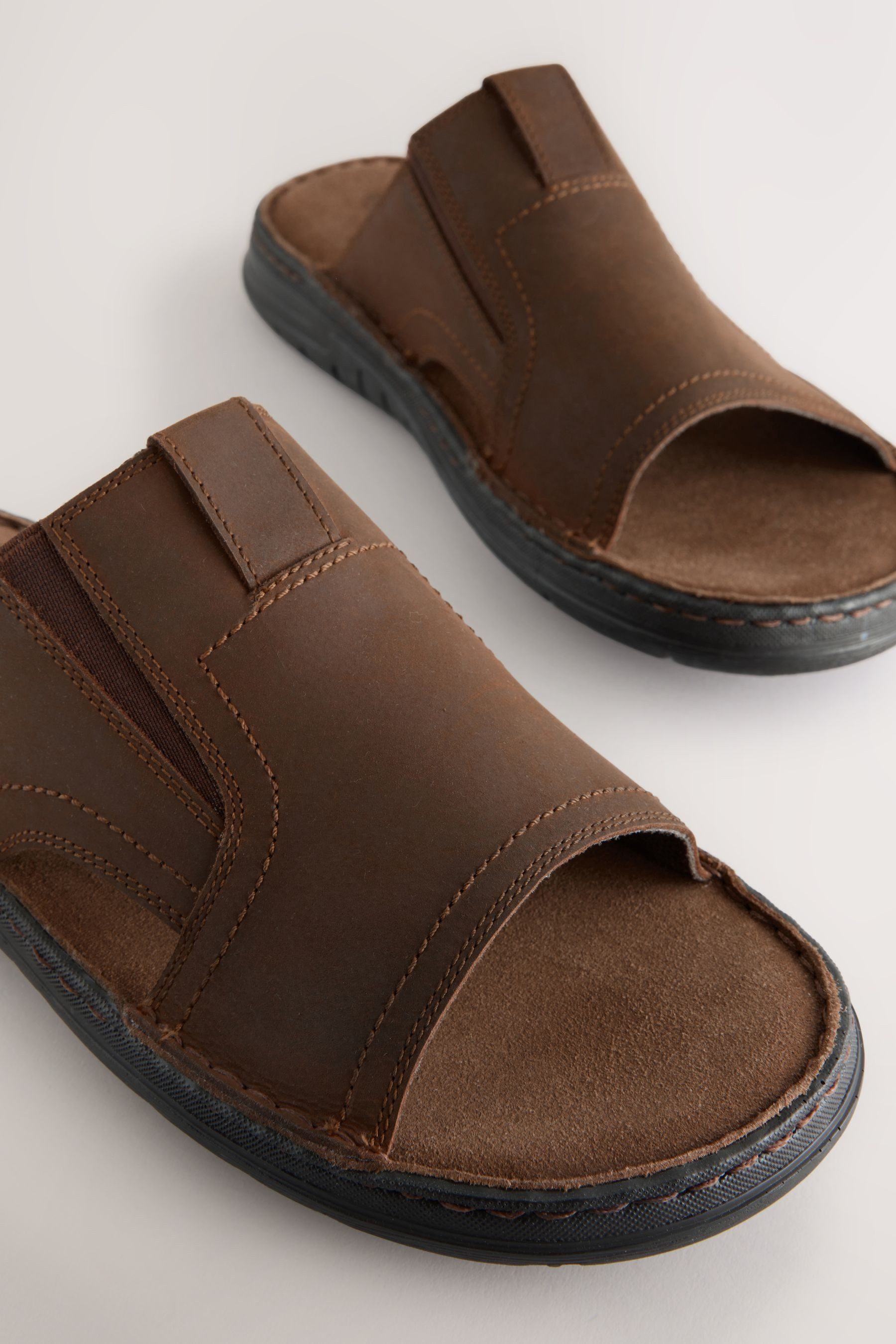 Next Komfortsandalen aus Leder Sandale (1-tlg)