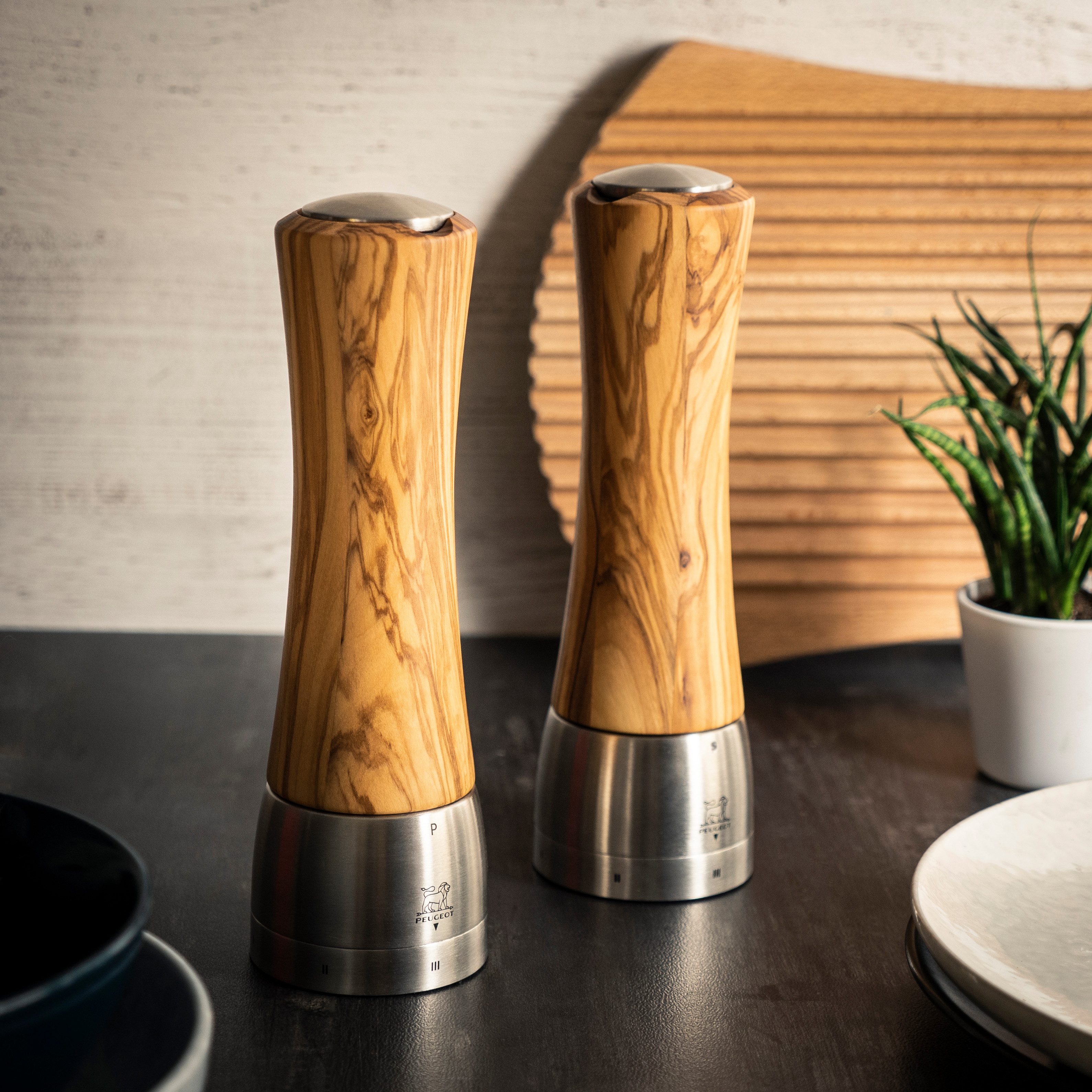 PEUGEOT Salz-/Pfeffermühle 21cm Olivenholz Pfeffermühle Salzmühle Stahlmahlwerk MADRAS Manuell