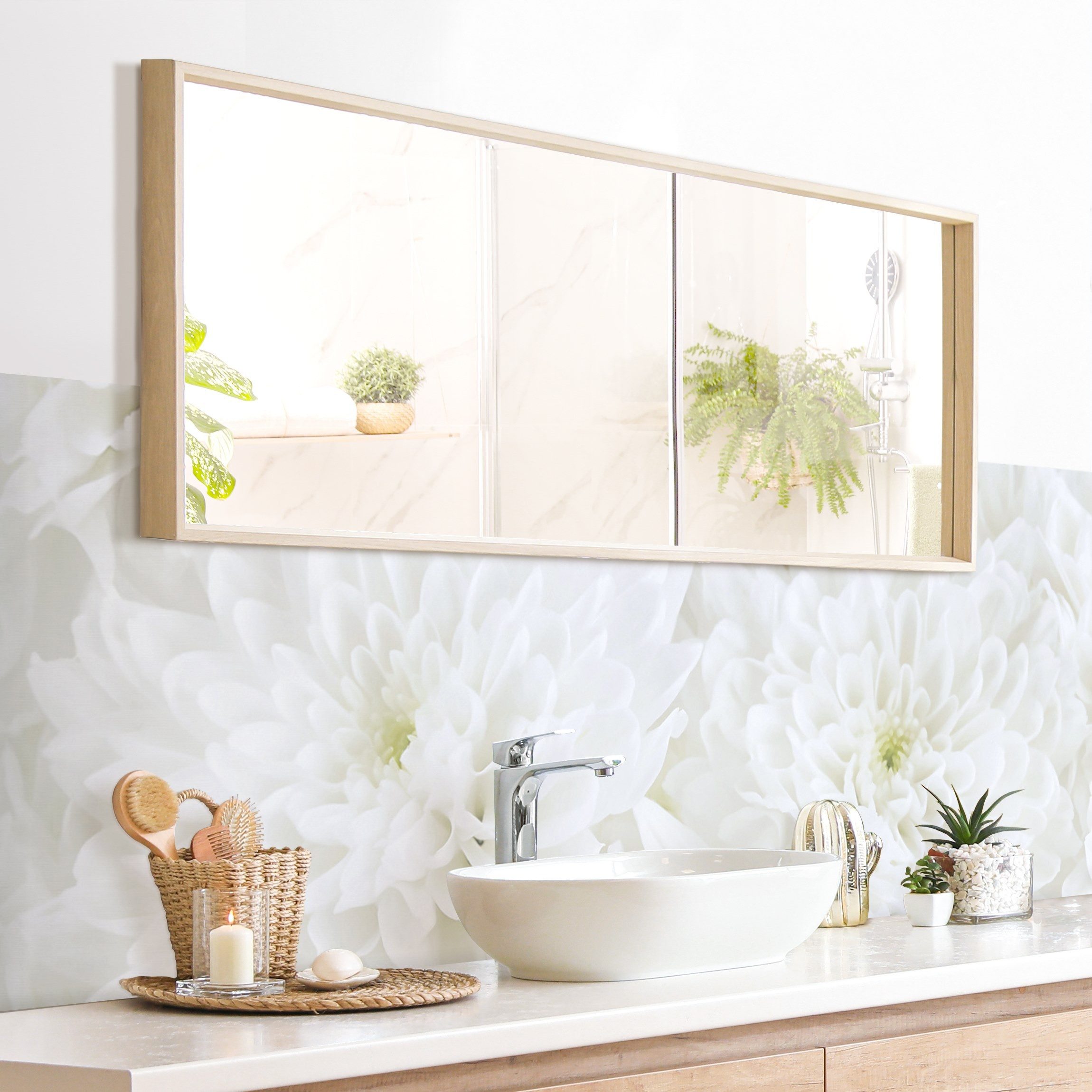 Bilderdepot24 Badrückwand weiss fugenlose Wandverkleidung Bad Landhaus, (Hartfolie matt » Selbstklebend SMART 0,35 mm), wasserfestes Wandpaneel Dahlien Blumenmeer weiß