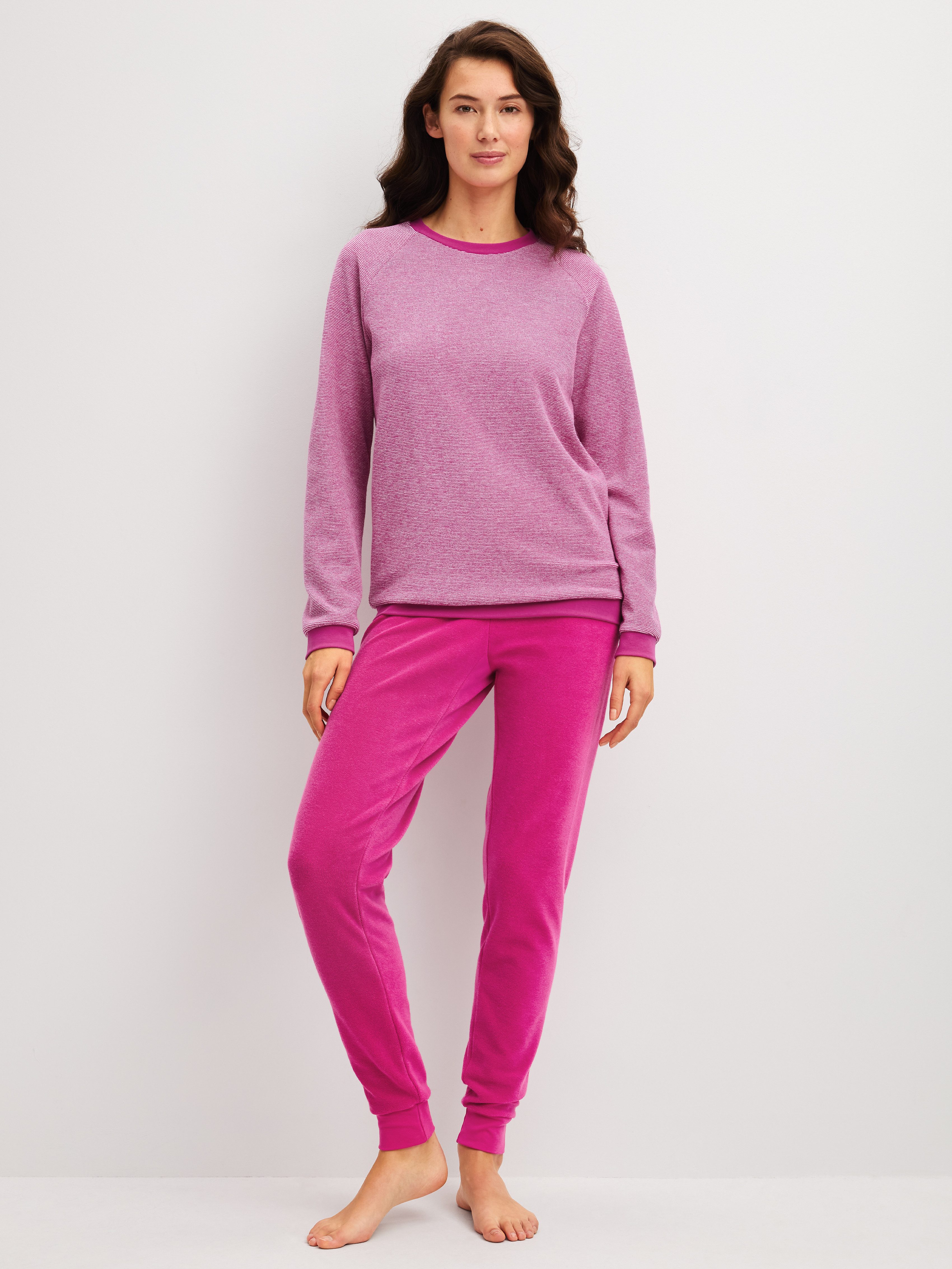CALIDA Schlafanzug Soft Dreams (2 tlg) mit Bündchen, Rundhalsausschnitt, langen Ärmeln