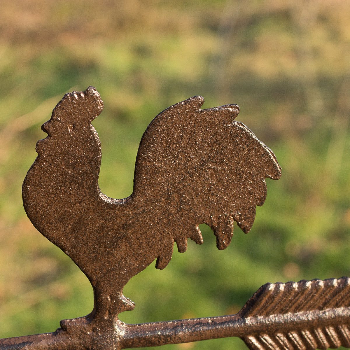 Antikas Windspiel Wetterhahn, Wetterfahne, Gusseisen mit Standfuss, Windspiel für Dach