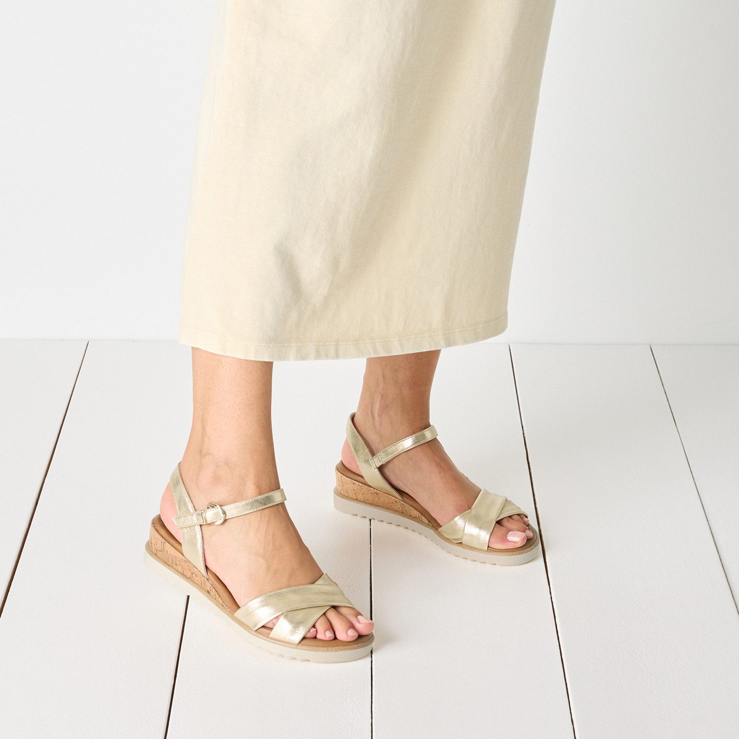 Tamaris Sandalette, Keilabsatz, Sommerschuh, Riemchensandale mit Schnallenverschluss