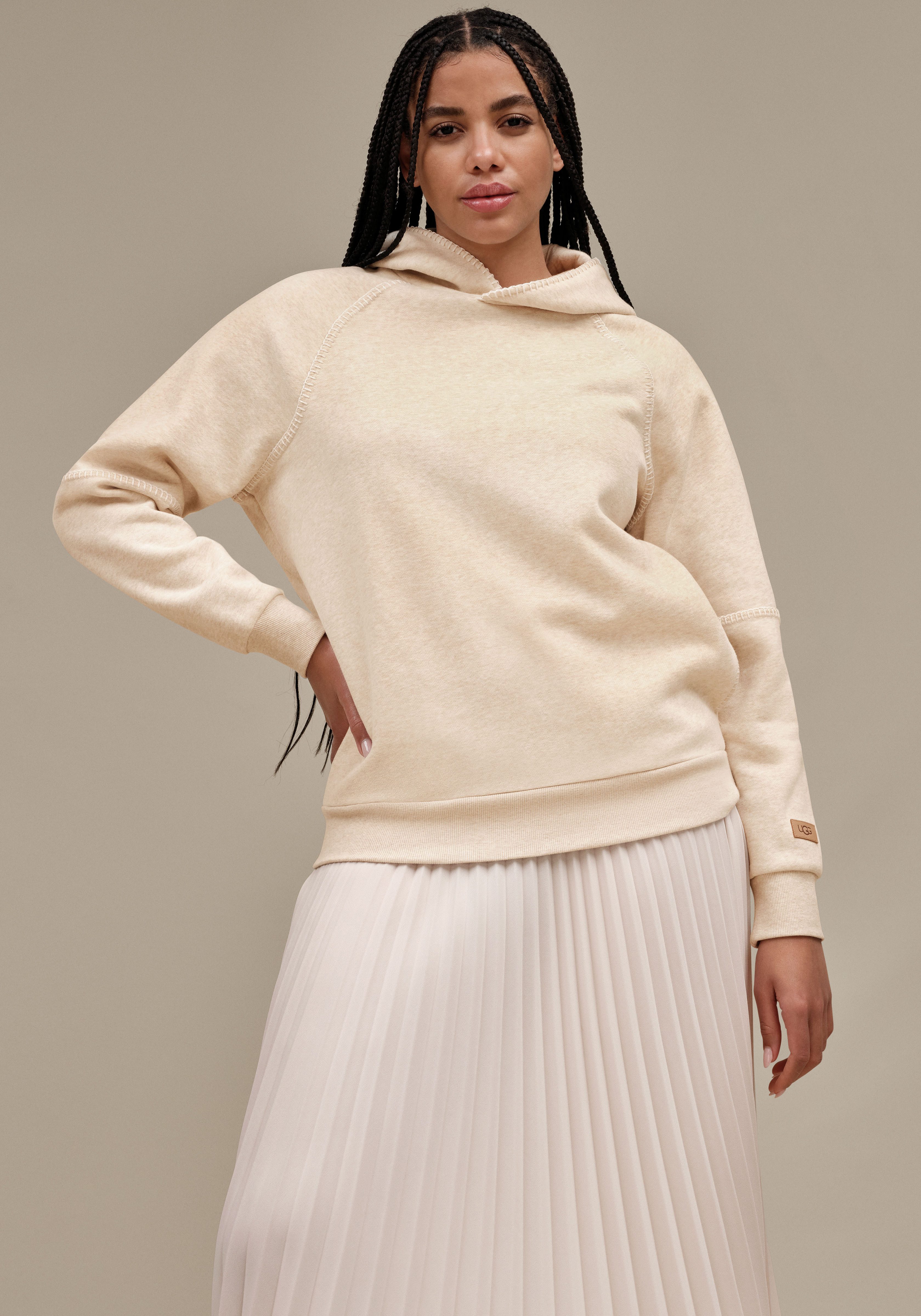 UGG Kapuzensweatshirt Classic Hoodie mit kontrastfarbigen Nähten günstig online kaufen