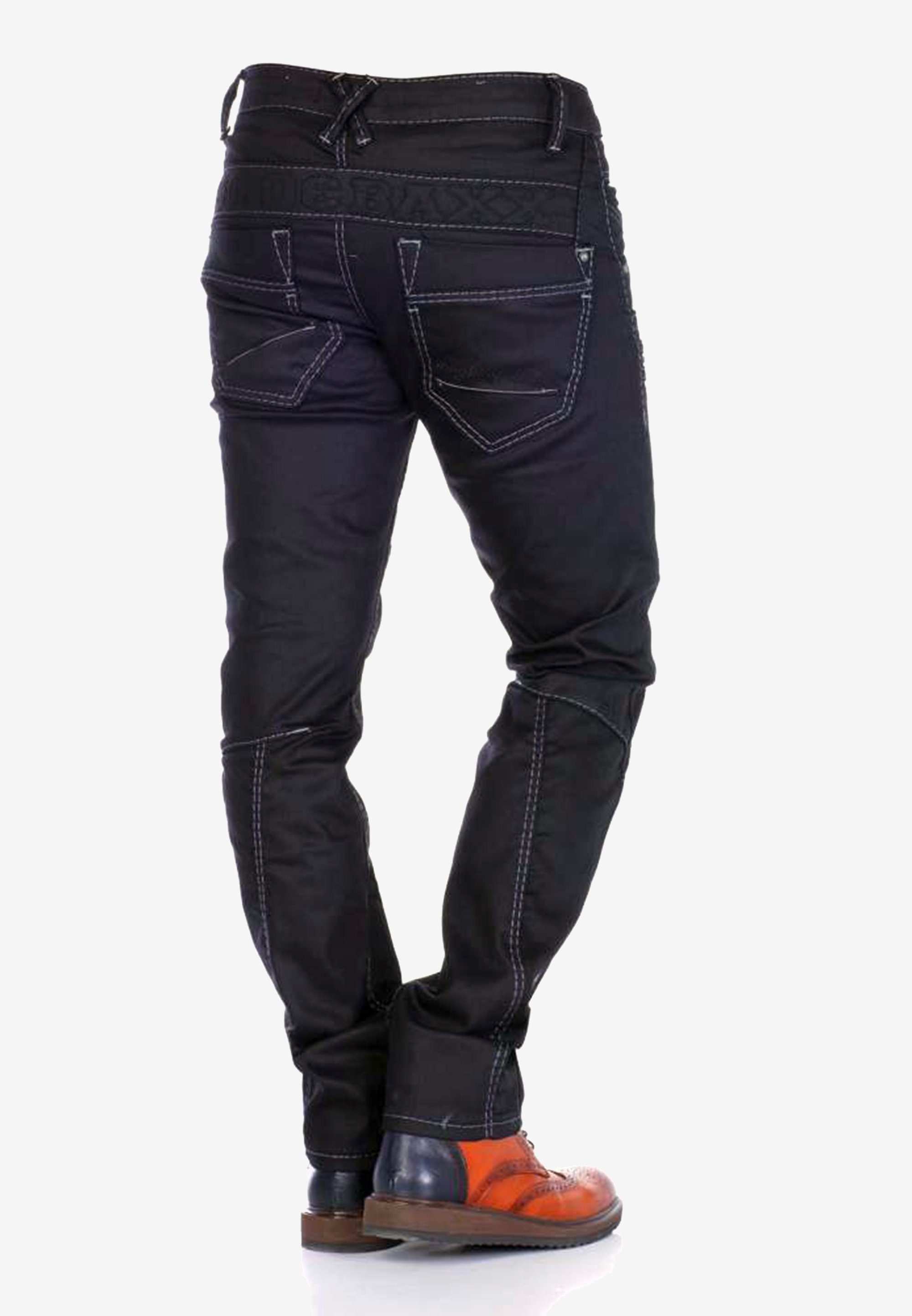 Bequeme Baxx mit Ziernähten Jeans kontrastierenden Cipo &
