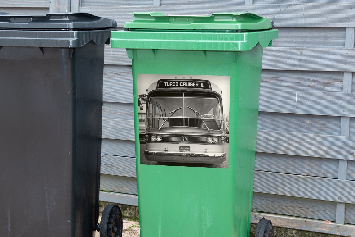 MuchoWow Wandsticker Bus Abfalbehälter Mülleimer-aufkleber, Container, - (1 Schwarz - - Sticker, Mülltonne, St), Weiß Vintage