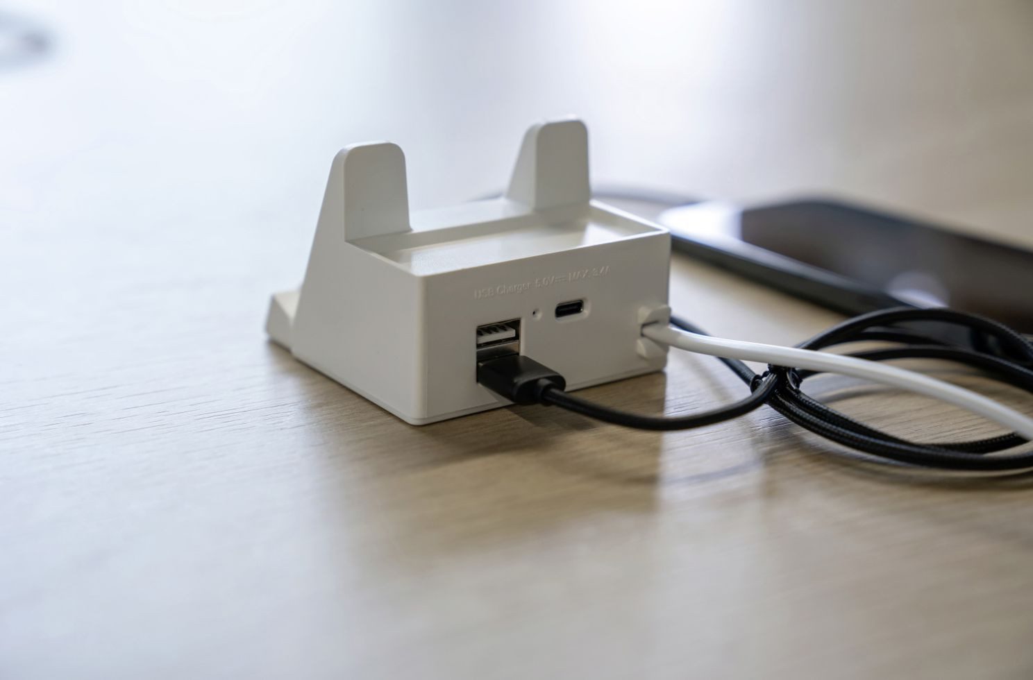 UNITEC Unitec USB-Ladestation USB A + C mit Halter, 2+1 USB-Adapter