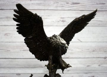 Bronzeskulpturen Skulptur Bronzefigur fliegender Adler auf Ast