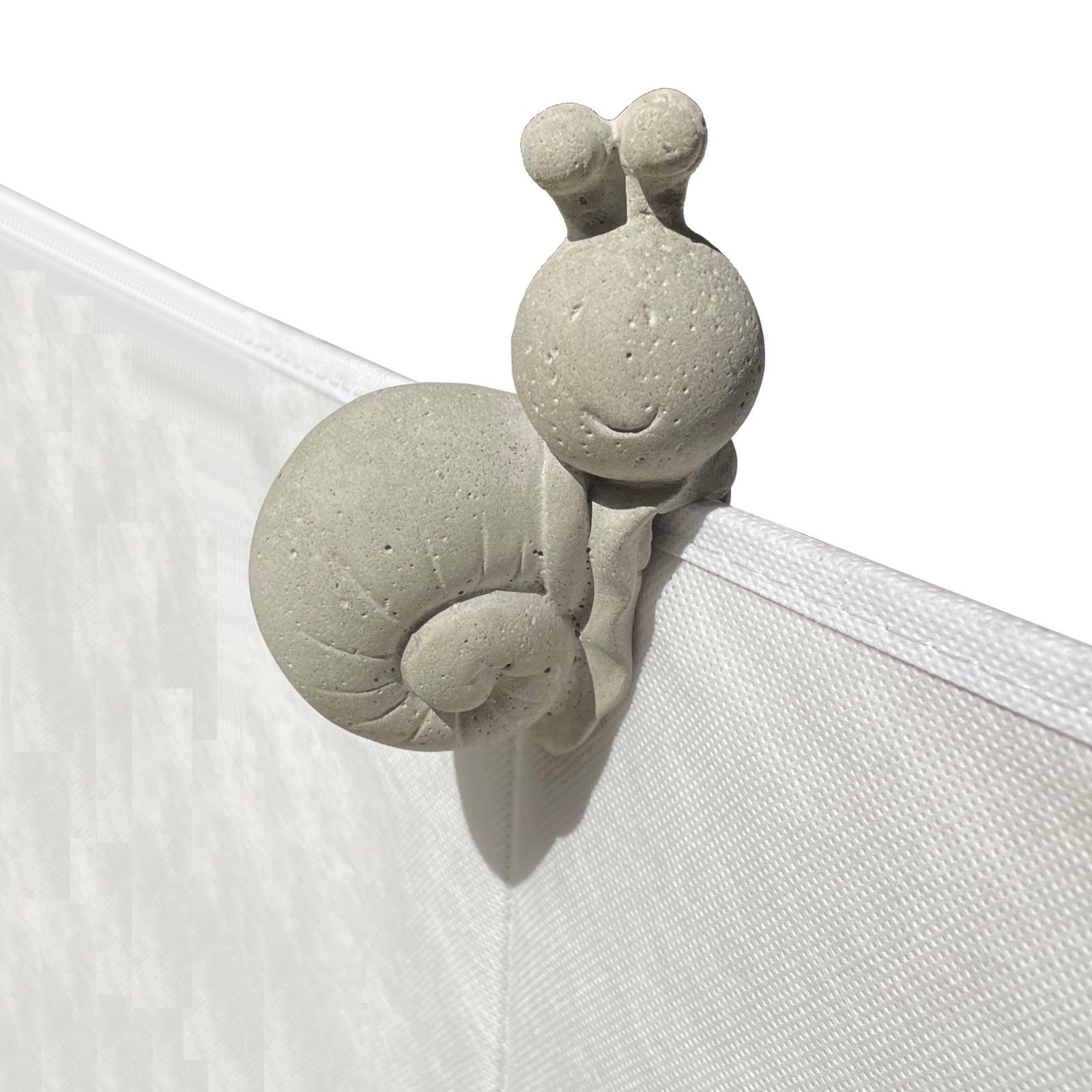 Gartenfigur Betonfigur Hängeschnecke SCHNECKI - handgefertigte Dekoration für