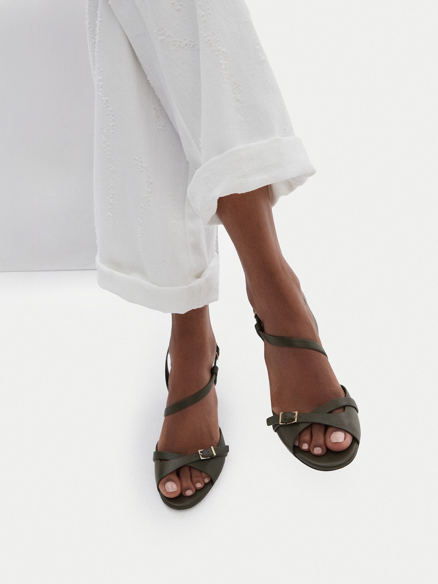 GINO ROSSI Gino Rossi Damen Sandalen Grün Gino Rossi-EO-GL15-986-1 Dunkelgrün Sandale