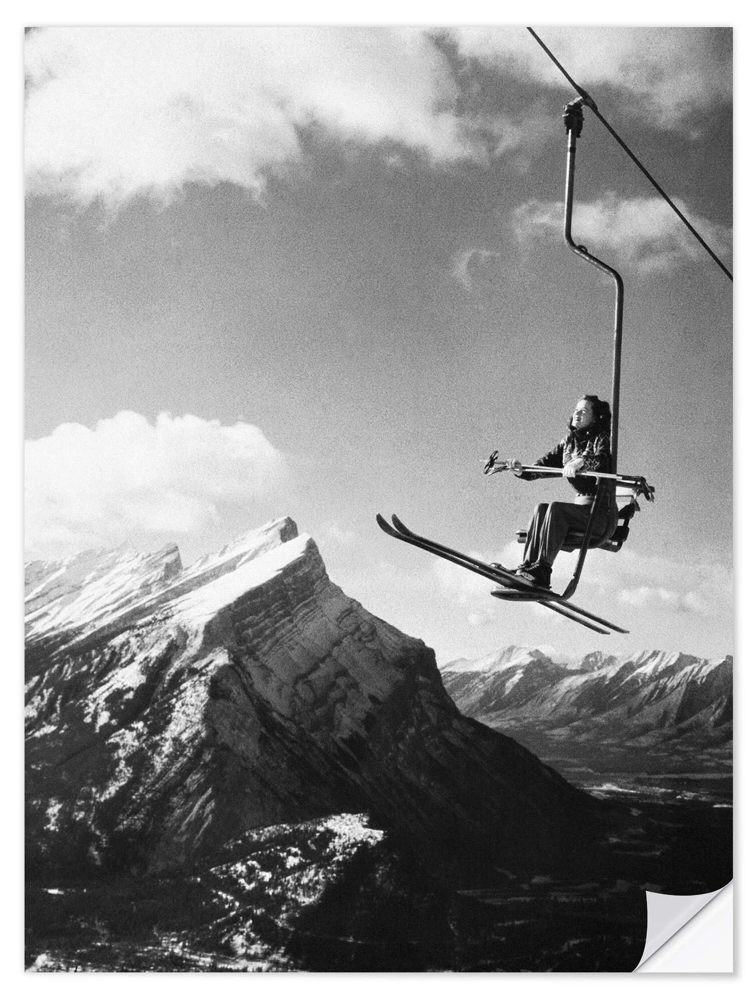 Posterlounge Wandfolie Vintage Ski Collection, Hoch hinaus mit Skiern in Kanada, Vintage Fotografie
