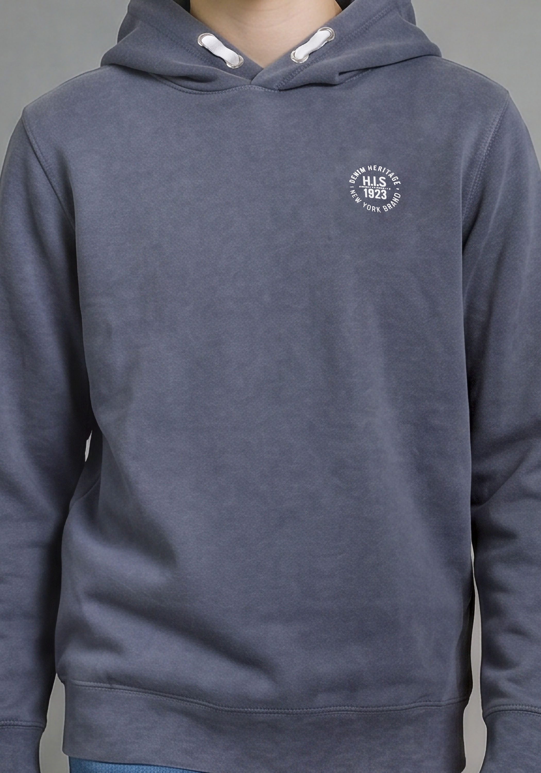 H.I.S Kapuzensweatshirt mit Badge in melierter Ware für Jungen Für TEENS. Hoodie mit kleinem Badge