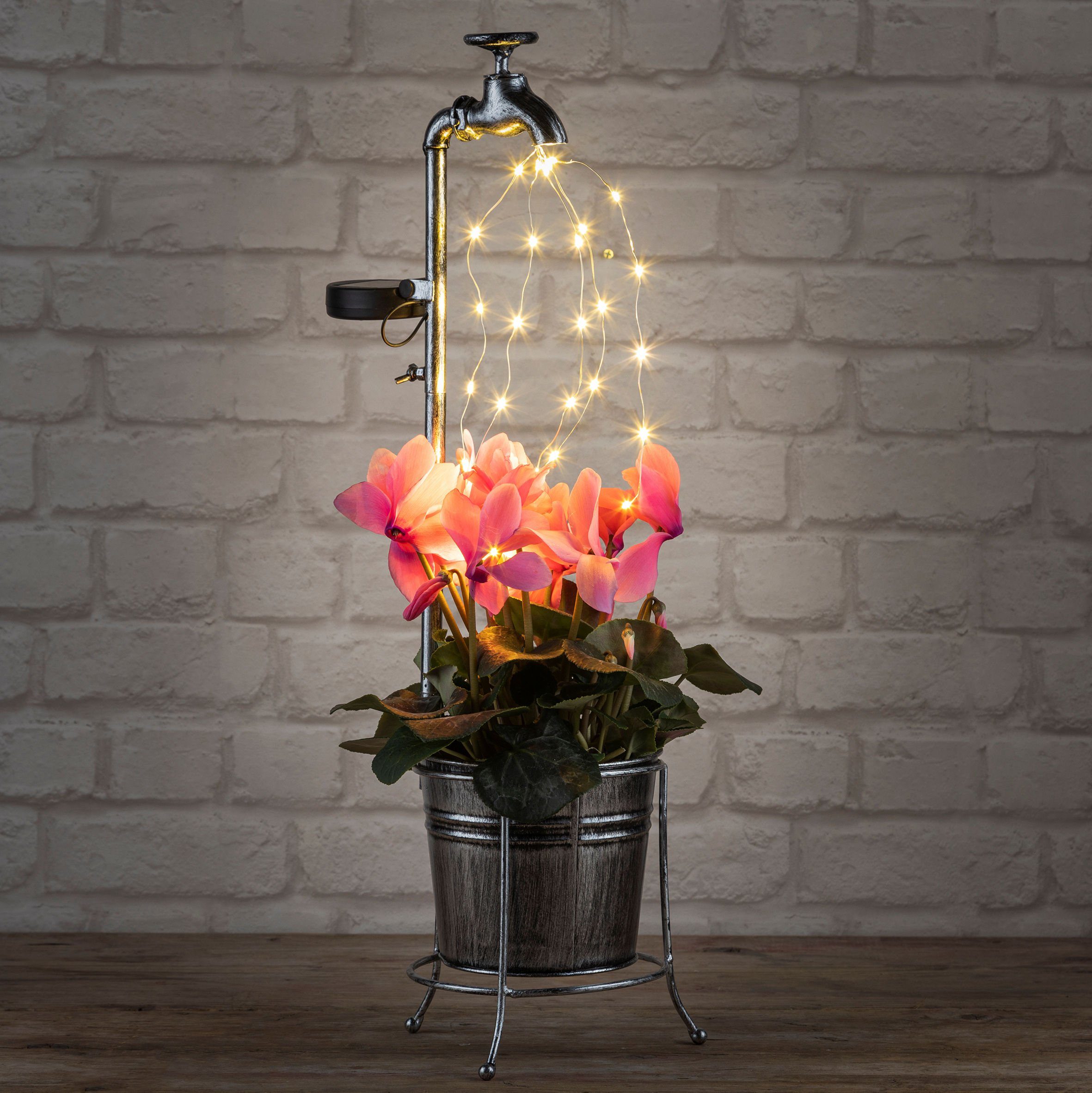 Spetebo LED Solarleuchte LED Solar Deko Wasserhahn mit Blumentopf, Ein-/Aus günstig online kaufen