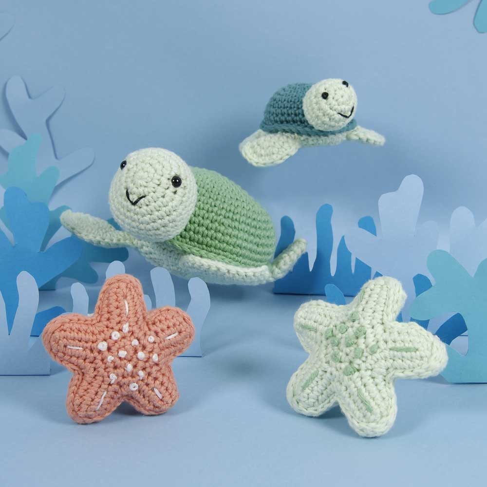 DMC Kreativset DMC Amigurumi Häkelkit "Seeschildkröte", 13,2x13,2cm, (embroidery kit by Marussia)