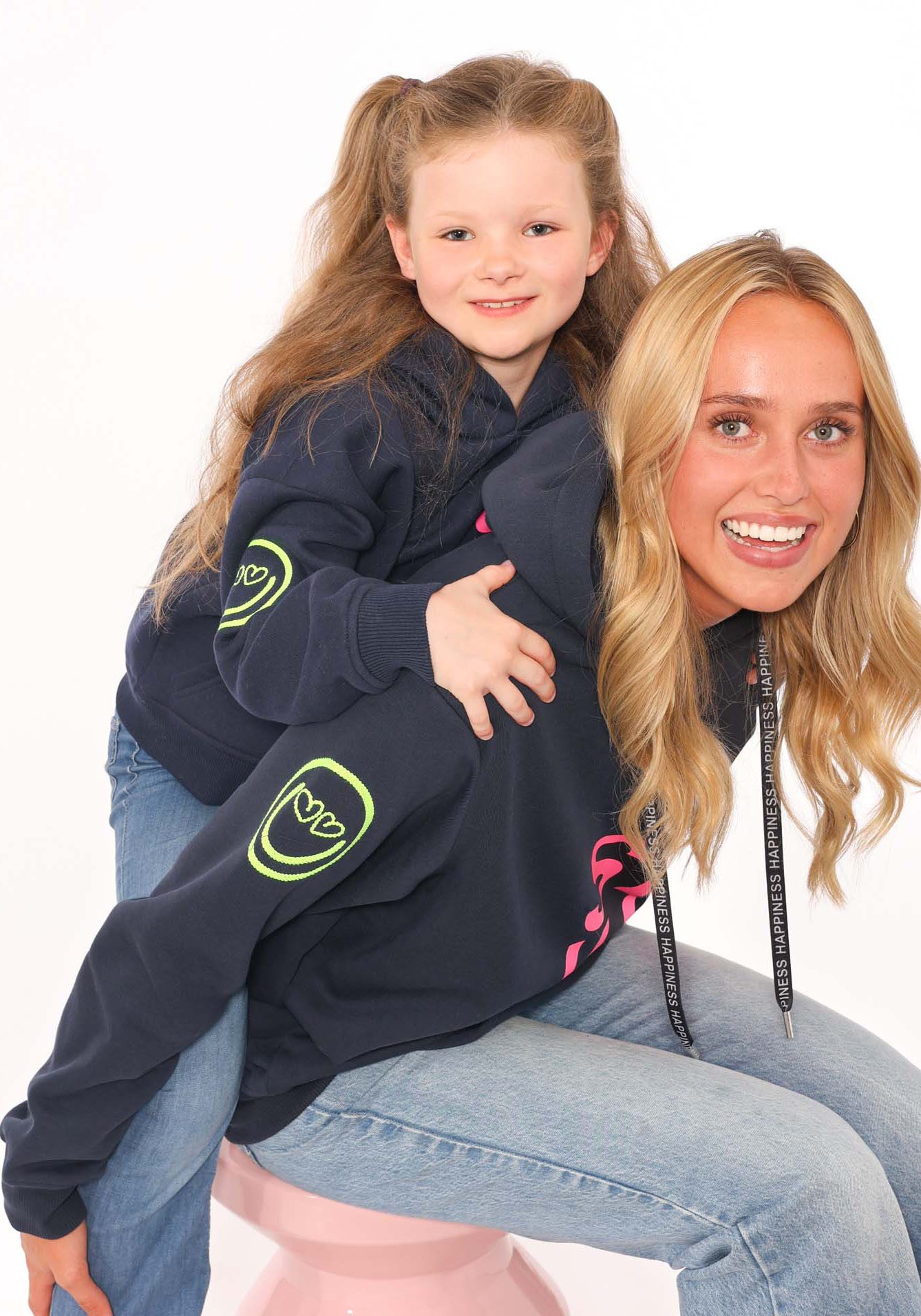 Zwillingsherz Hoodie "Alissa" Langarm, Kapuze, Neon-Details, Kordelzug, Frontprint, Kängurutasche