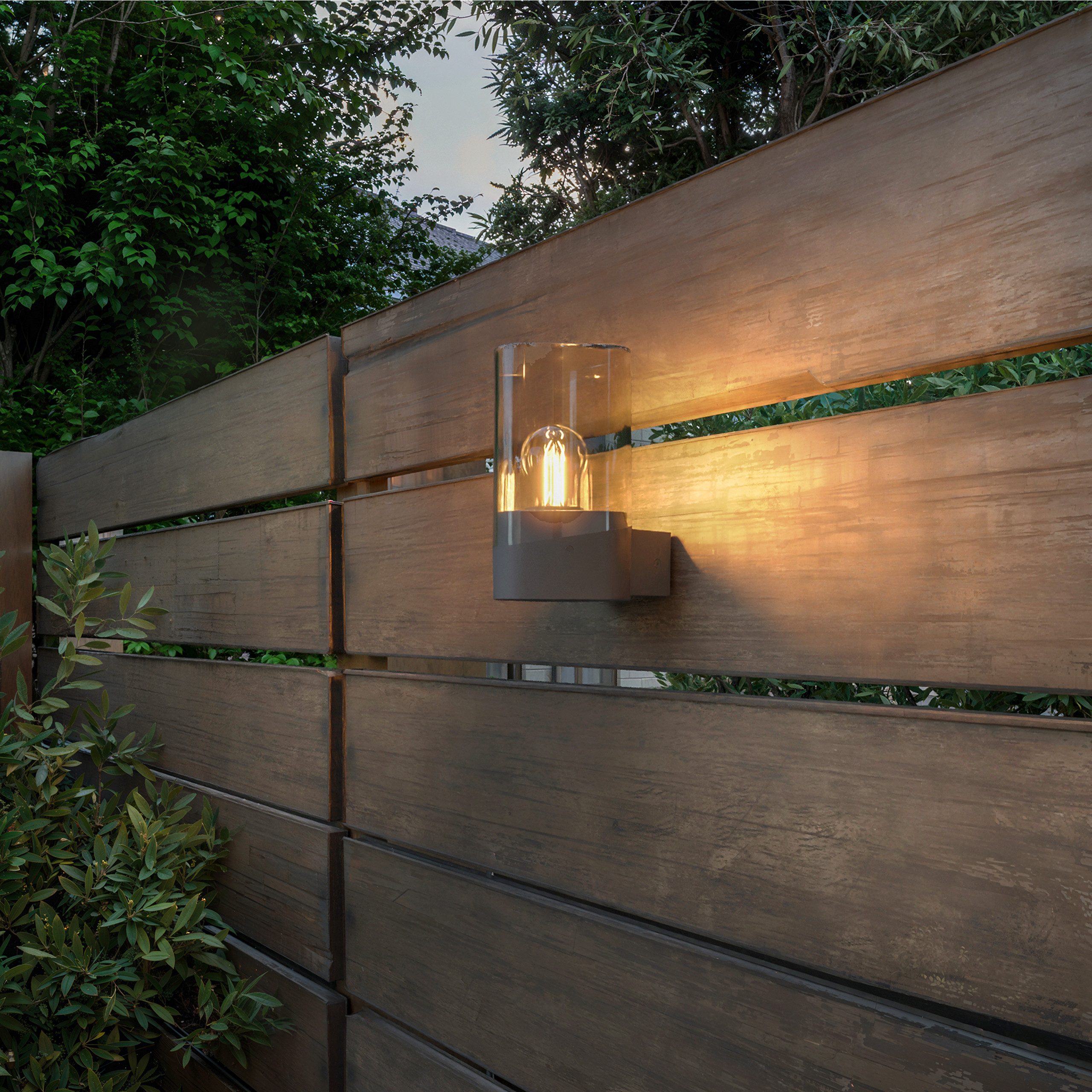 Philips LED Außen-Wandleuchte Outdoor Ultra-Efficient Nayl, LED fest integriert, Warmweiß, inkl. Ultraeffizienter Lampe, 2700 Kelvin, 800 Lumen, IP44, anthrazit