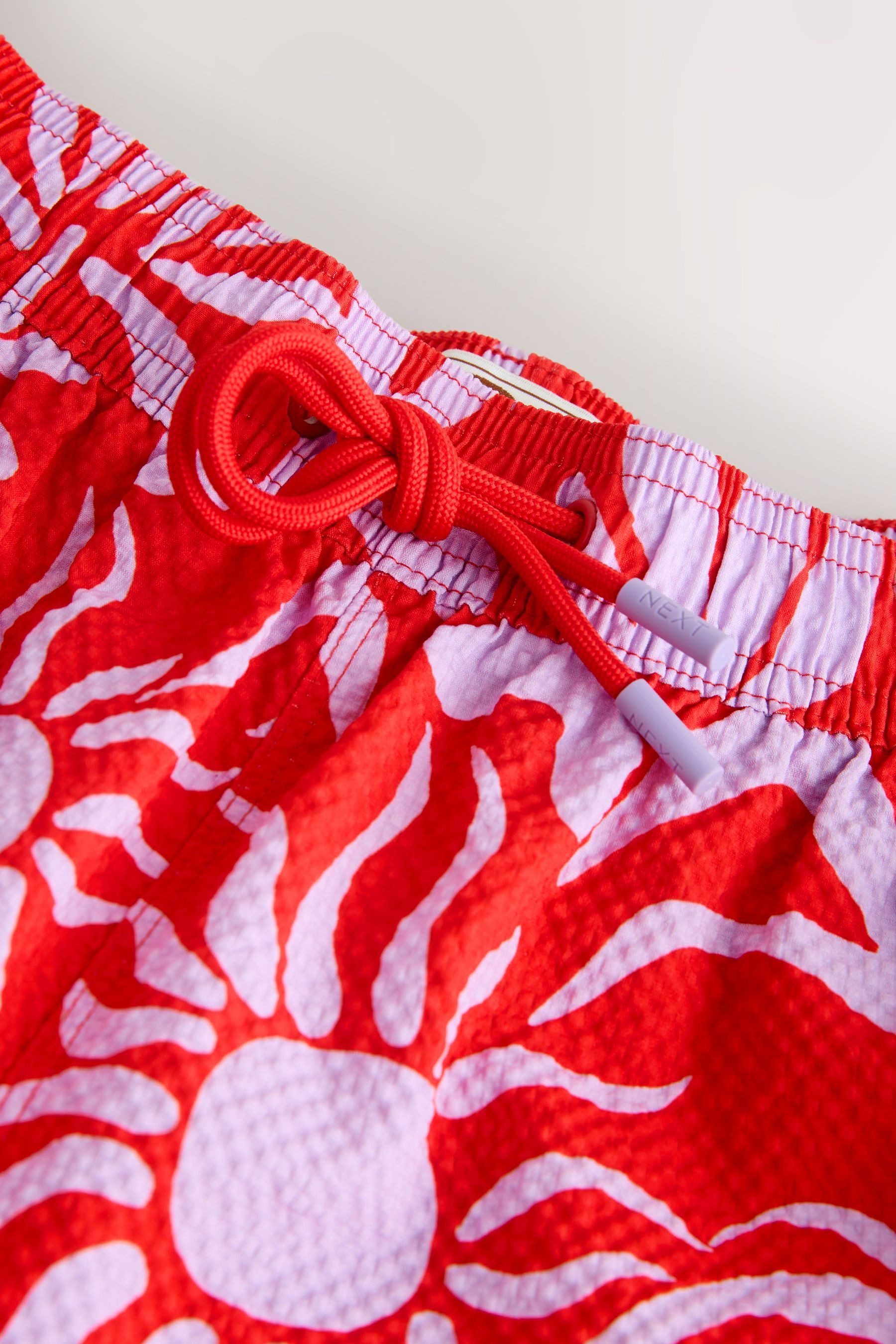 Next Badeshorts Strukturierte Badeshorts, abstrakter Print 5{dq} (1-St)