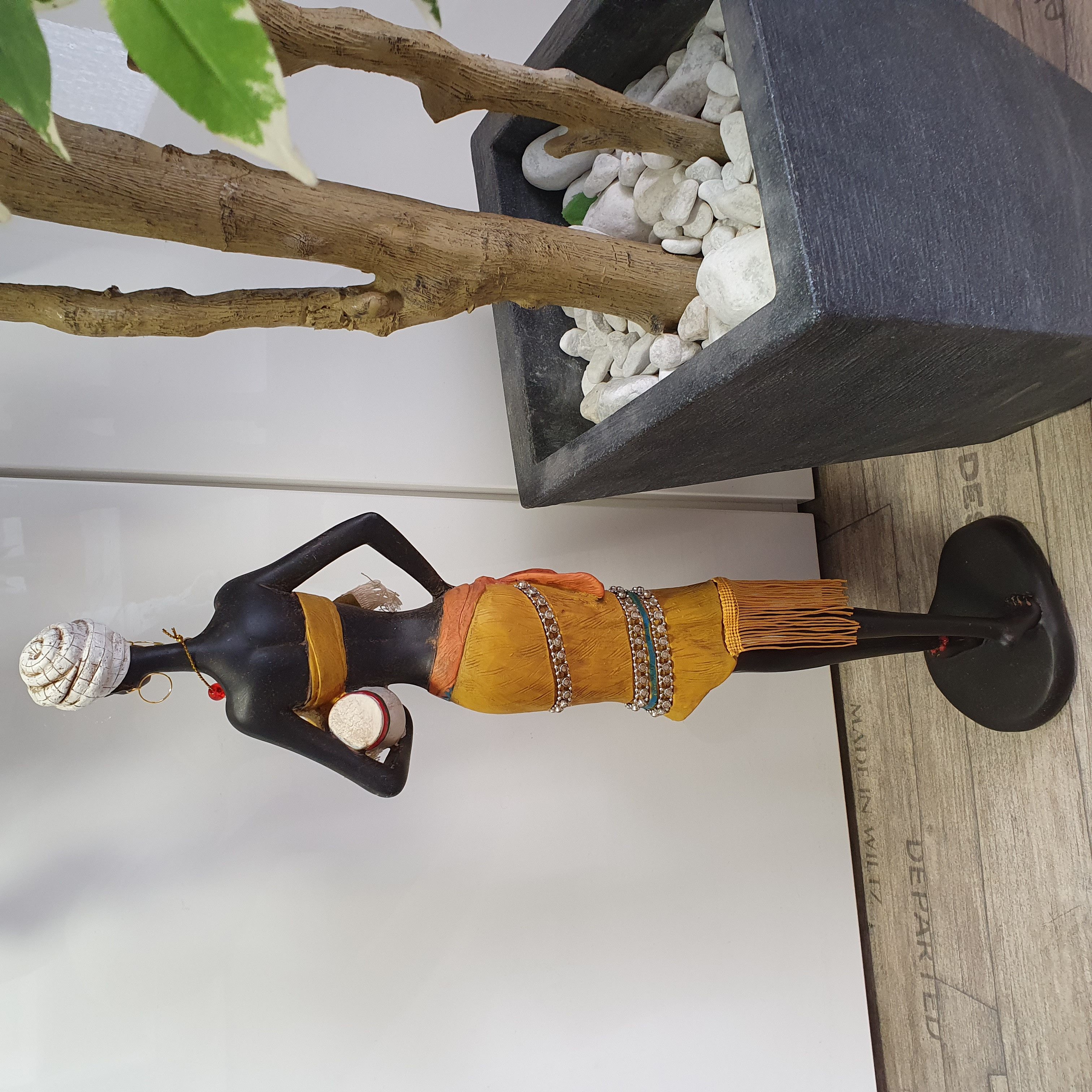 Aspinaworld Afrikafigur Afrikanische Frau mit Krug im Arm und Paillettenschmuck 61 cm