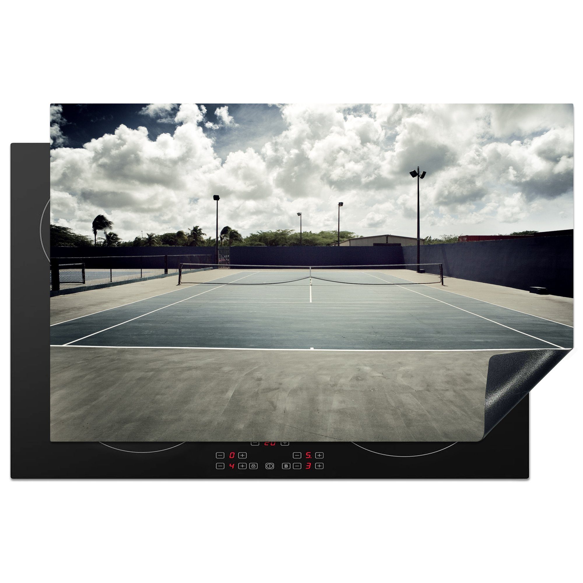 MuchoWow Herdblende-/Abdeckplatte Tennisplatz mit bewölktem Himmel im Hintergrund, Vinyl, (1 tlg), 81x52 cm, Induktionskochfeld Schutz für die küche, Ceranfeldabdeckung