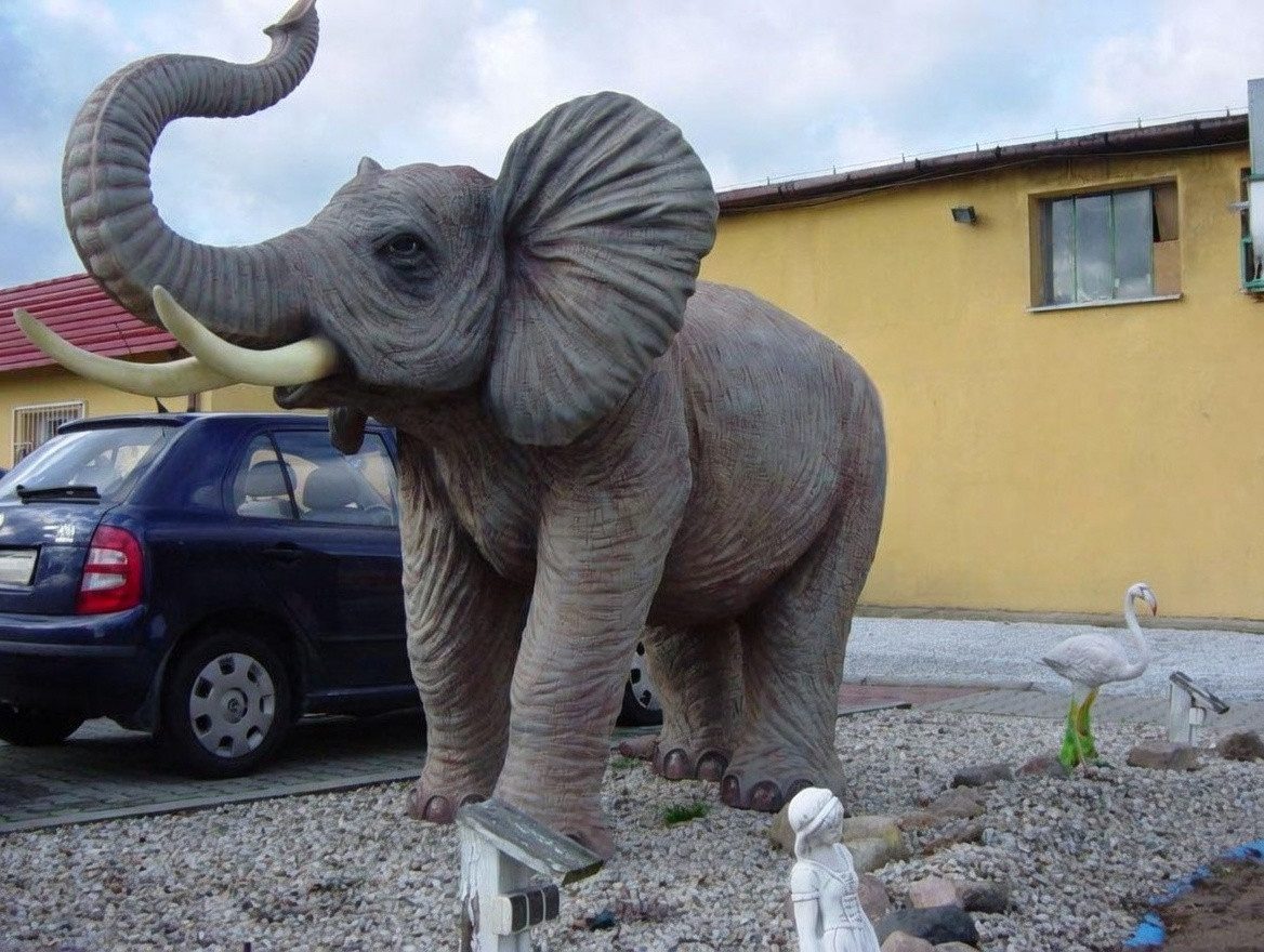 JVmoebel Skulptur Elefant Statue aus Polyresin für Garten und Terrasse, Made in Europa