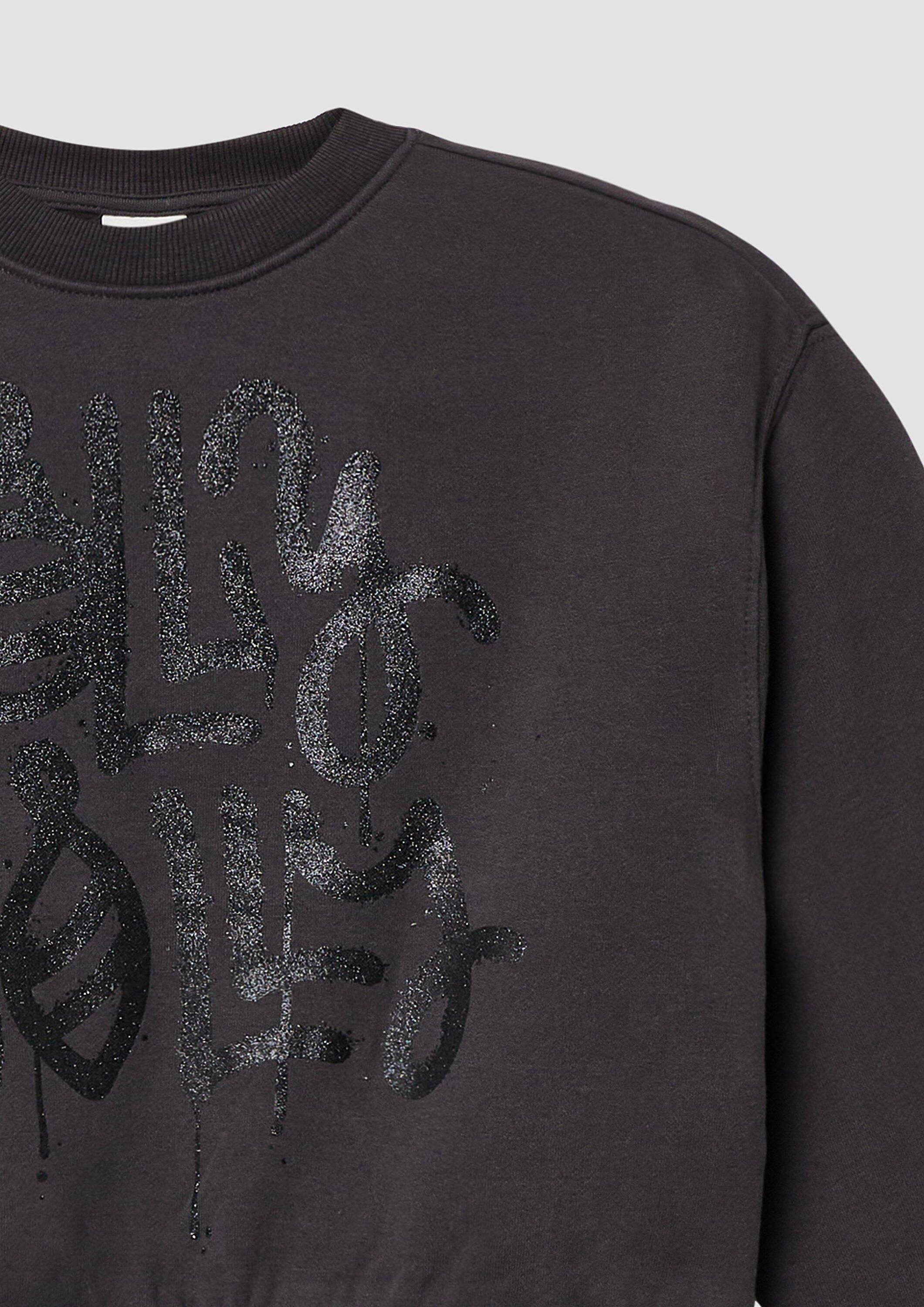s.Oliver Sweatshirt Sweatshirt Kuscheliges Crop-Sweatshirt im Oversize Shape mit schimmerndem Print – Bild 5 von 5