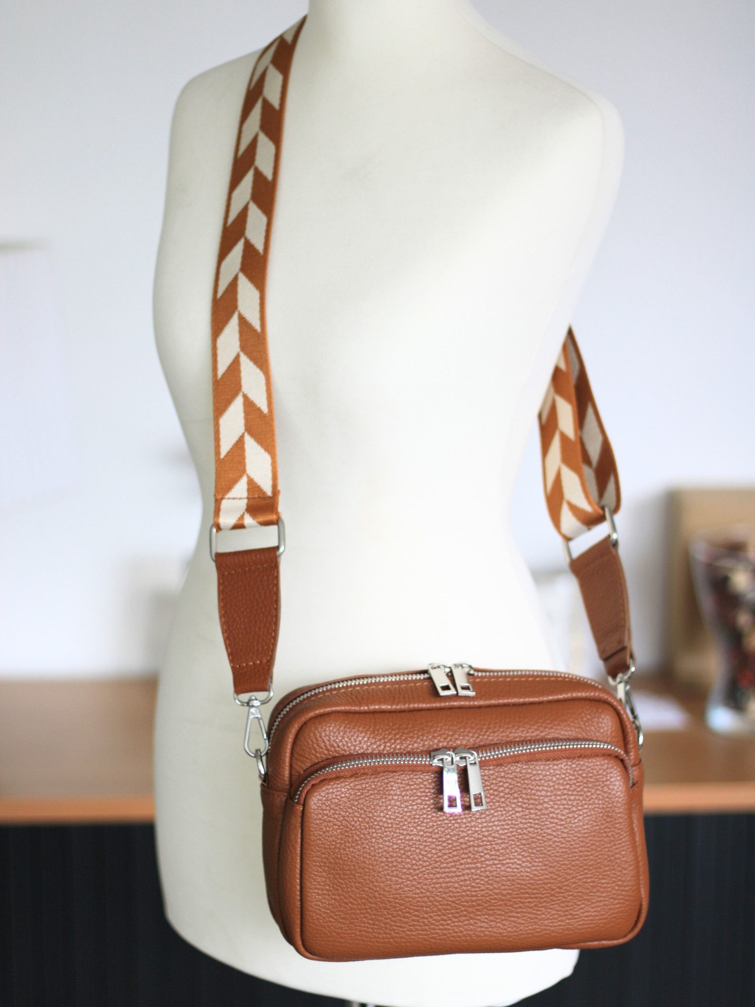 Adel Bags Schultertasche BELLA Umhängetasche für Damen, Schultertasche mit 2 Wechselriemen, echtes Leder, hergestellt in Italien