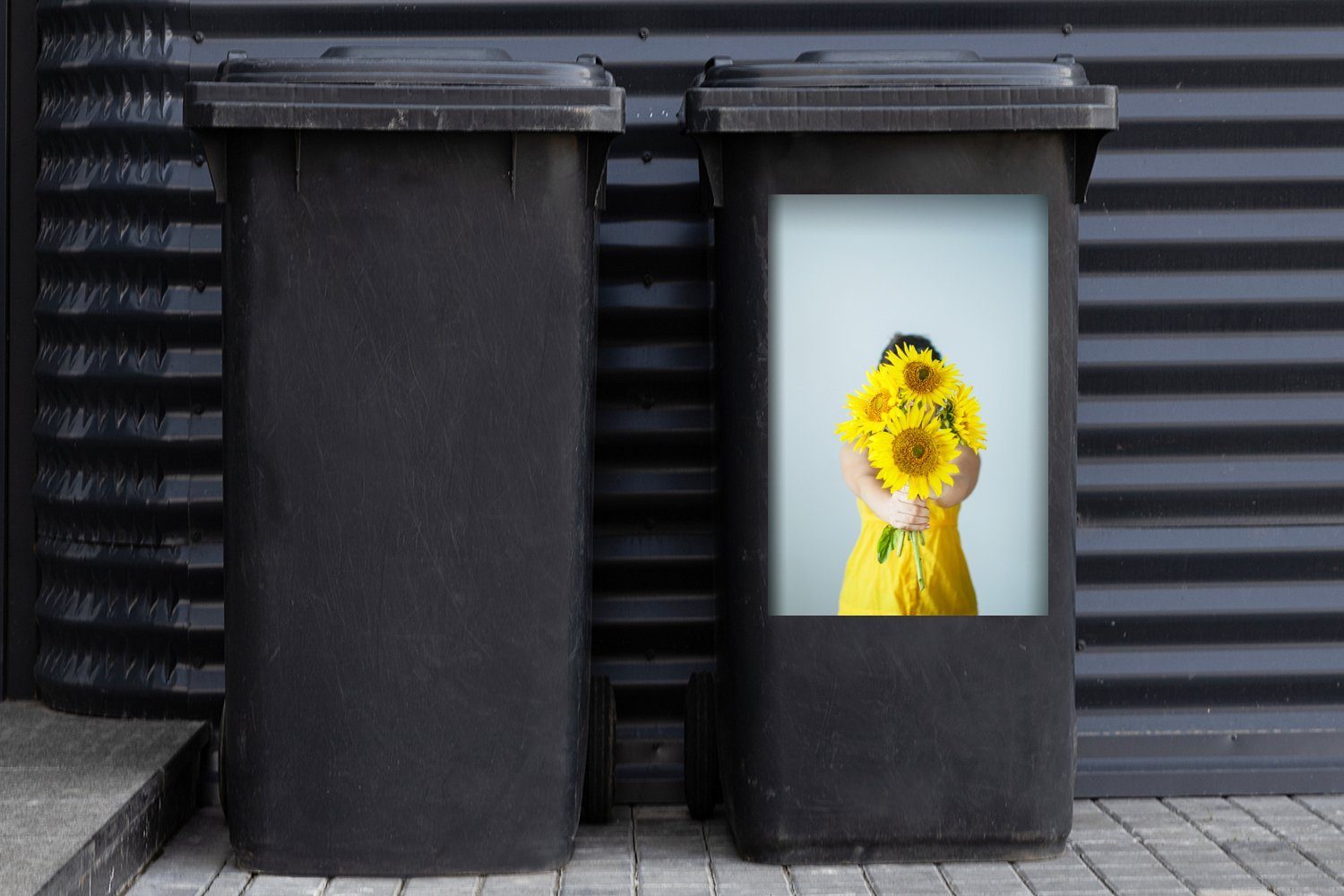MuchoWow Wandsticker Mülltonne, Container, Mülleimer-aufkleber, - Sticker, Abfalbehälter Blumen - St), (1 Sonnenblume Frau