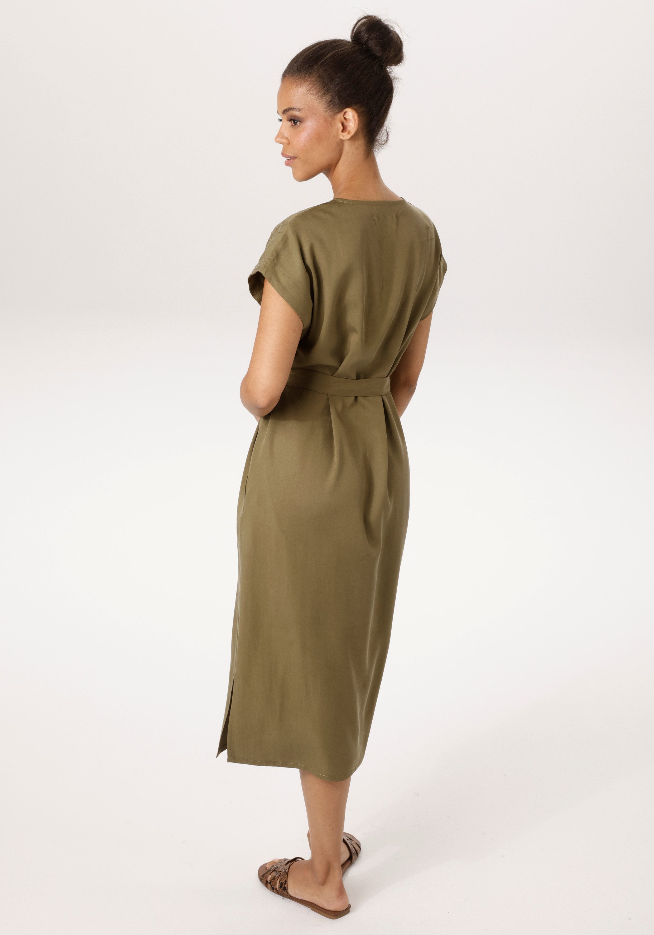 Aniston CASUAL Tunikakleid (mit abnehmbaren Bindegürtel) mit aufwändig best günstig online kaufen