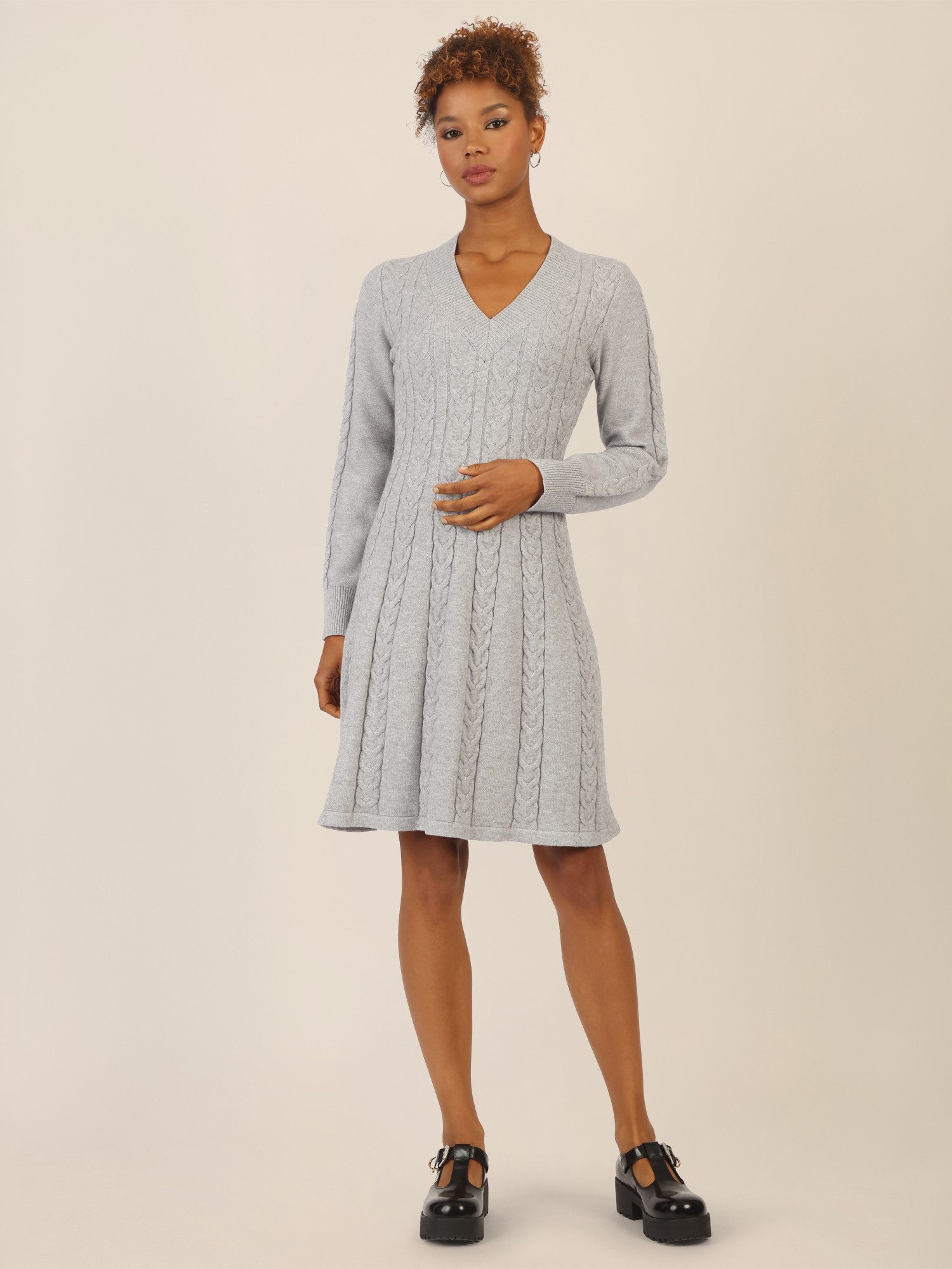 Apart Strickkleid mit Zopfmuster und V-Ausschnitt günstig online kaufen