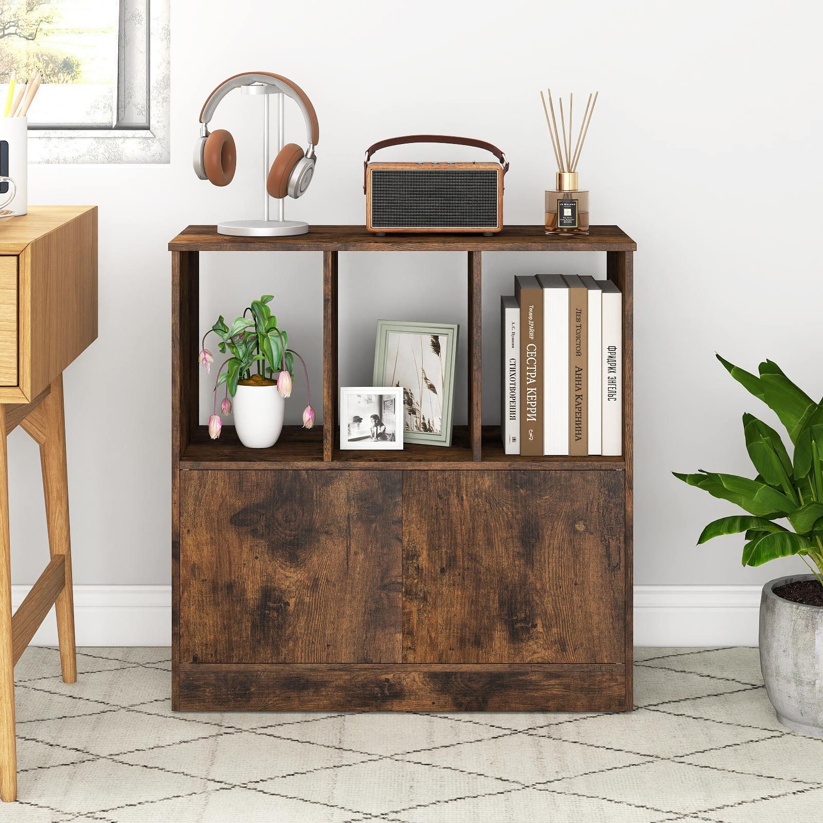 COSTWAY Bücherregal Standregal Würfelregal mit 3 Fächern & Tür, Holz 70x30x70cm – Bild 2 von 5