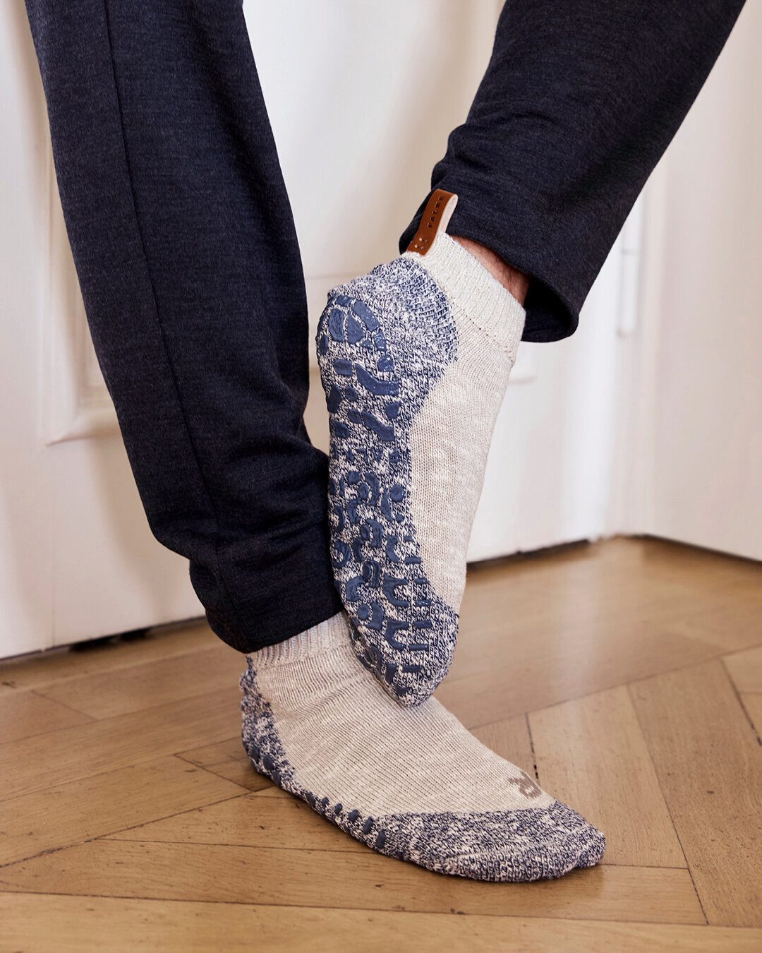 FALKE Socken Lodge Homepad Haussocken (1-Paar) mit Plüschsohle & rutschhemmenden Noppen