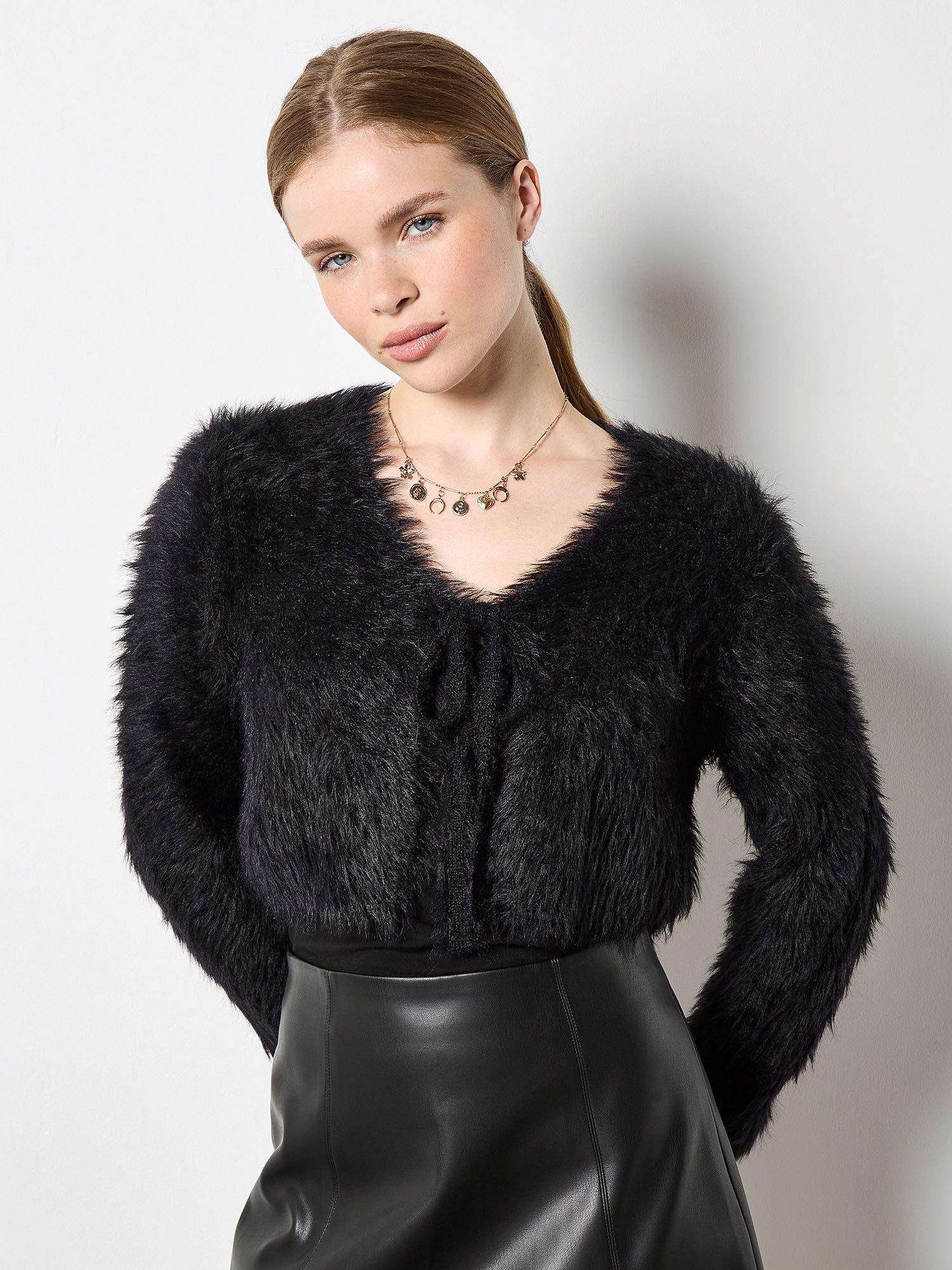 Apricot Cardigan Bolero Jacke in super fluffiger Ware in kurzer Länge günstig online kaufen