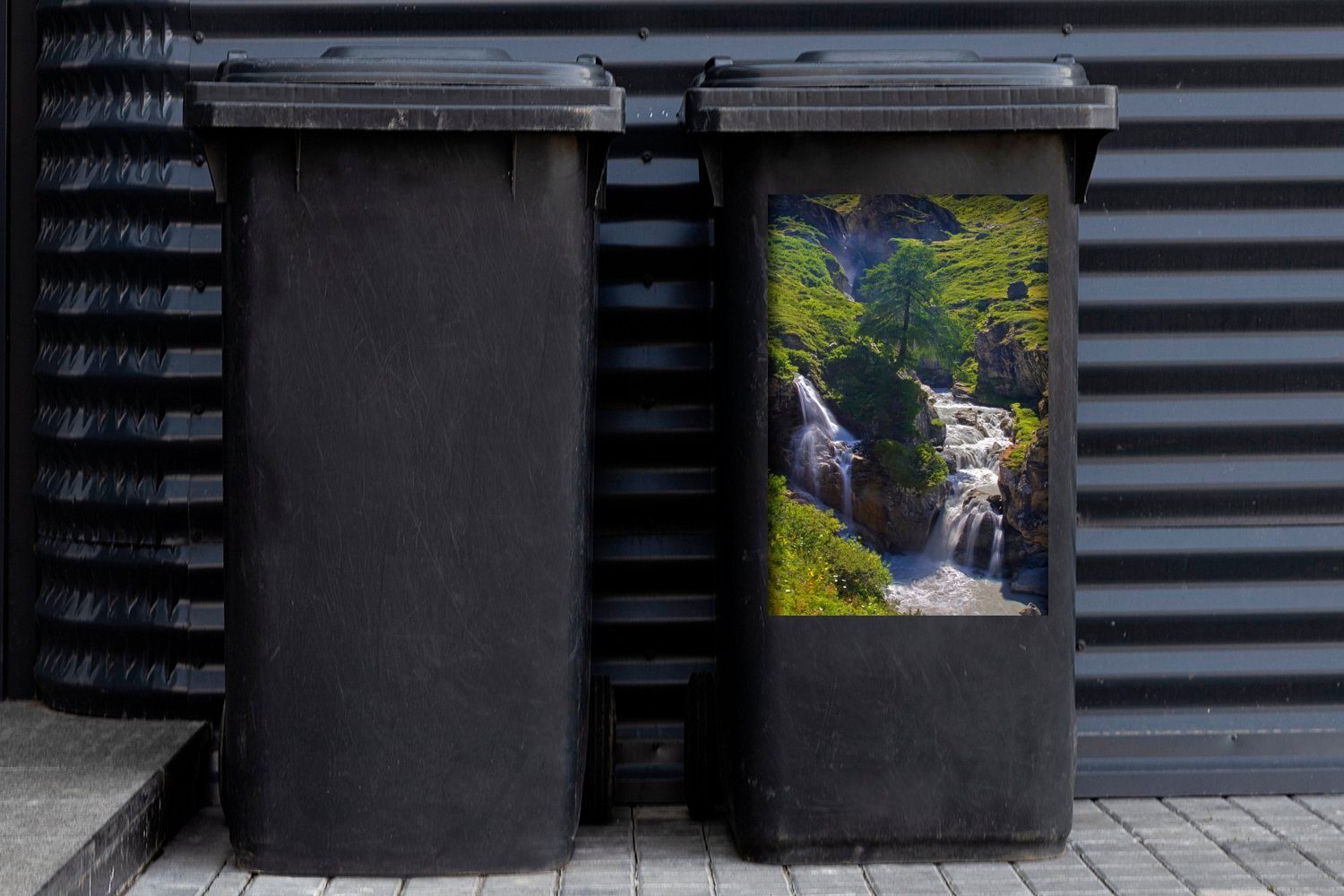 MuchoWow Wandsticker (1 treffen Gran Sticker, Abfalbehälter im St), Mülltonne, Nationalpark Container, italienischen Wasserfälle Zwei Mülleimer-aufkleber, Paradiso