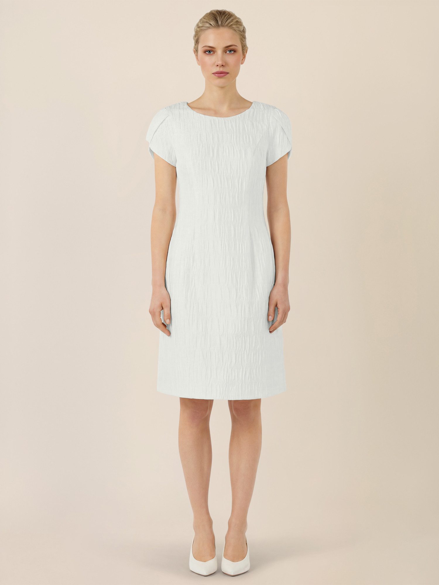 Apart Brautkleid mit Struktur-Effekt und femininer Linie