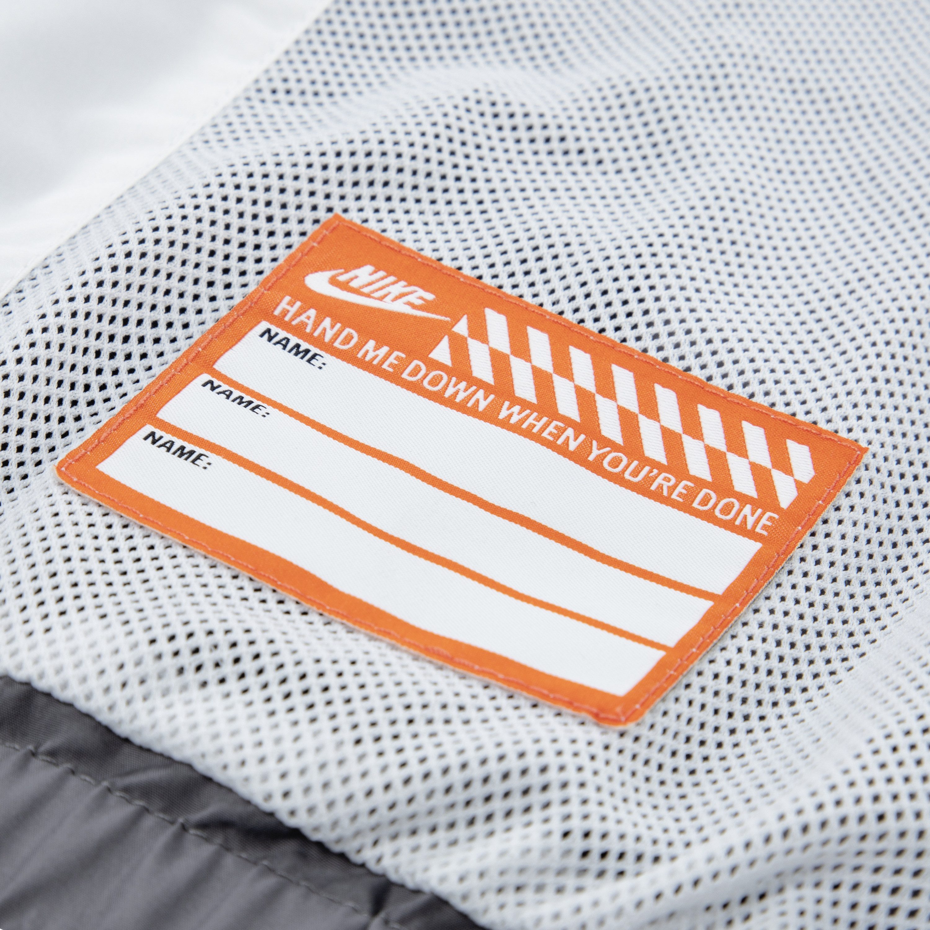 Nike Sportswear Windbreaker NKN NIKE NEW CHEVRON WINDRUNNE für Kinder, leichtes Material, funktionales Design – Bild 5 von 5