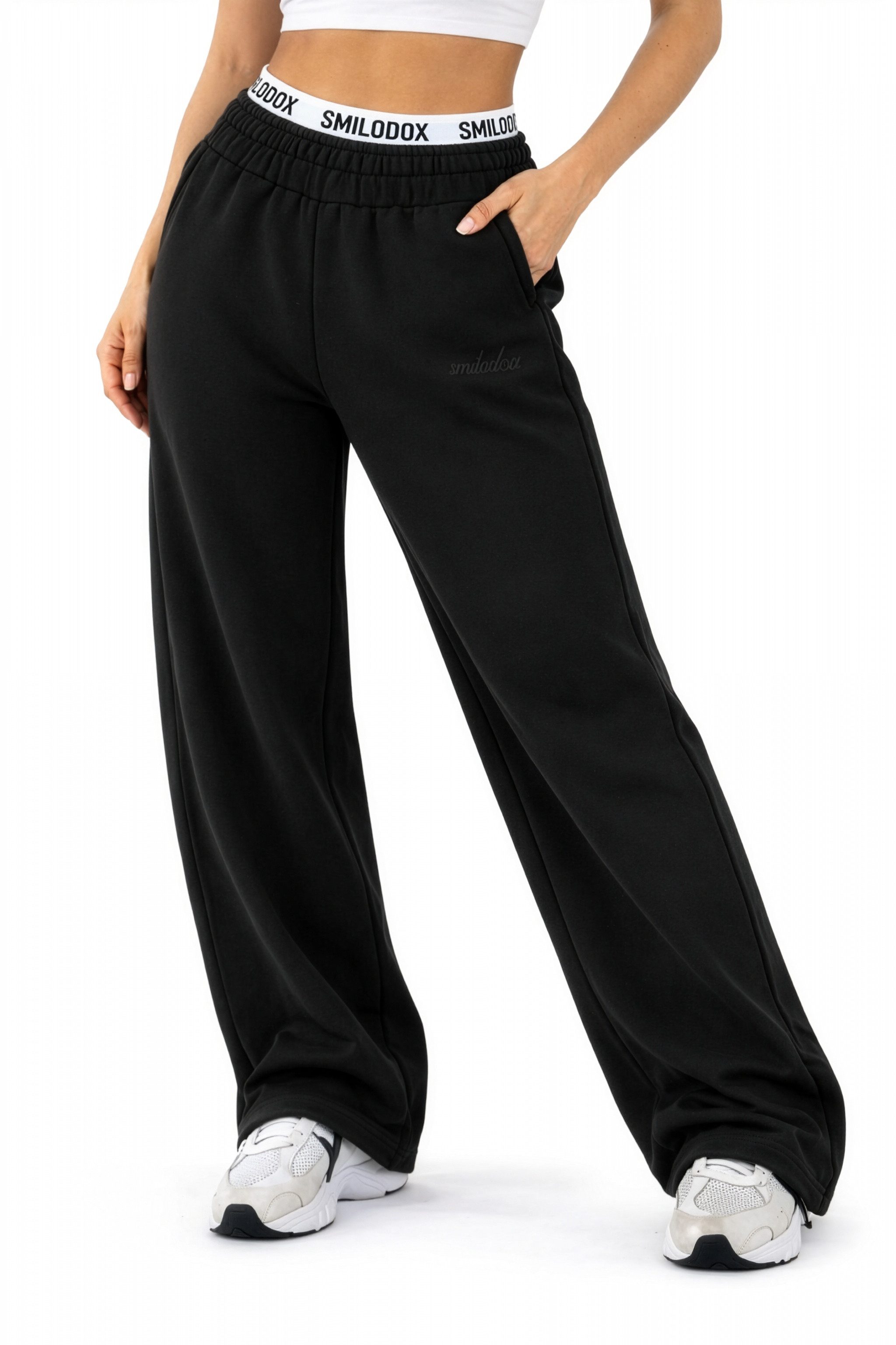 Smilodox Jogginghose Thalea, Jogger Damen, Wide-Leg mit Tunnelzug und Logo Weites Bein, Seitentaschen mit Rippeinsatz, Logo-Stitching, Freizeit