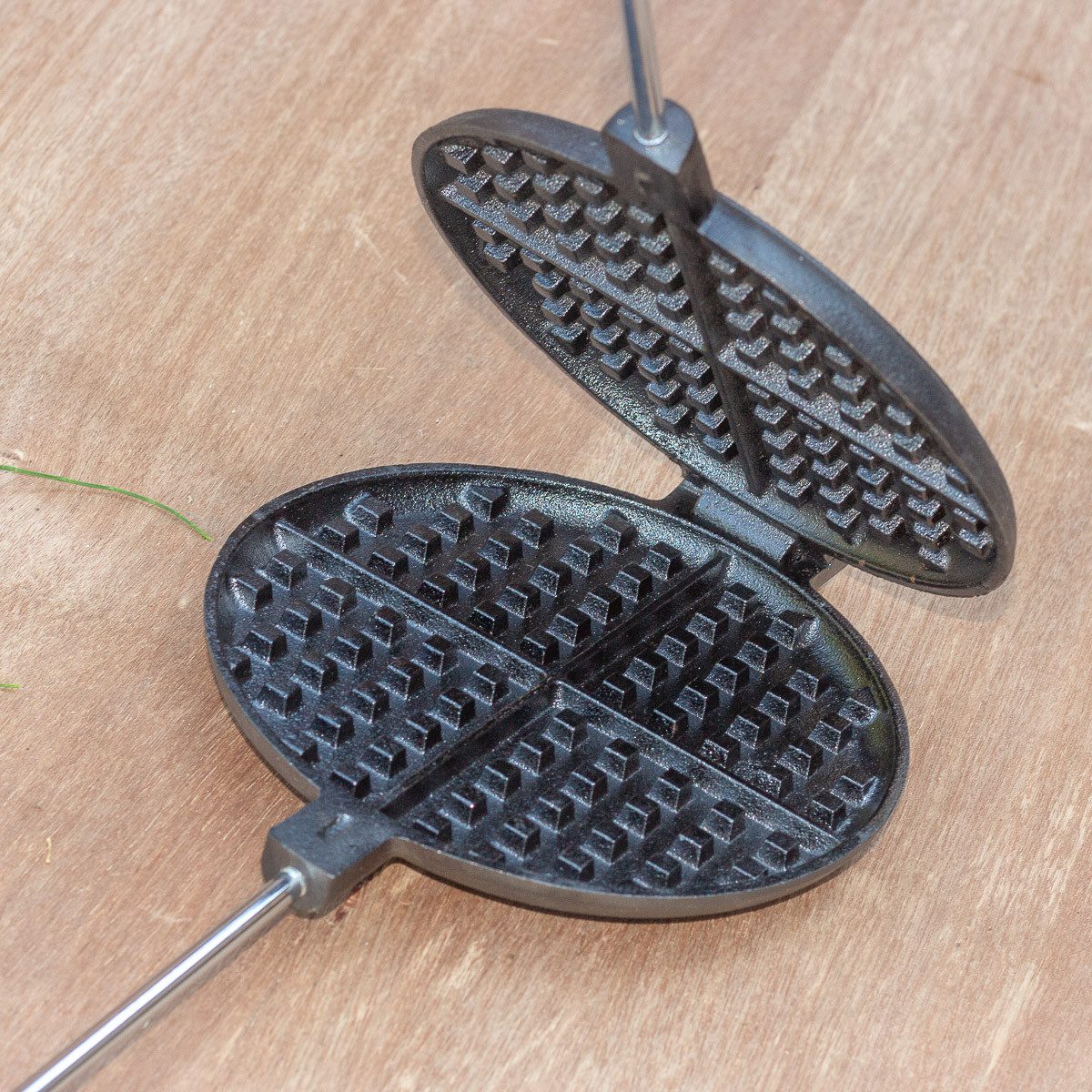 Antikas Feuerstelle Waffeleisen für offenes Feuer, Grill und Gasherd, aus Gusseisen – Bild 2 von 5