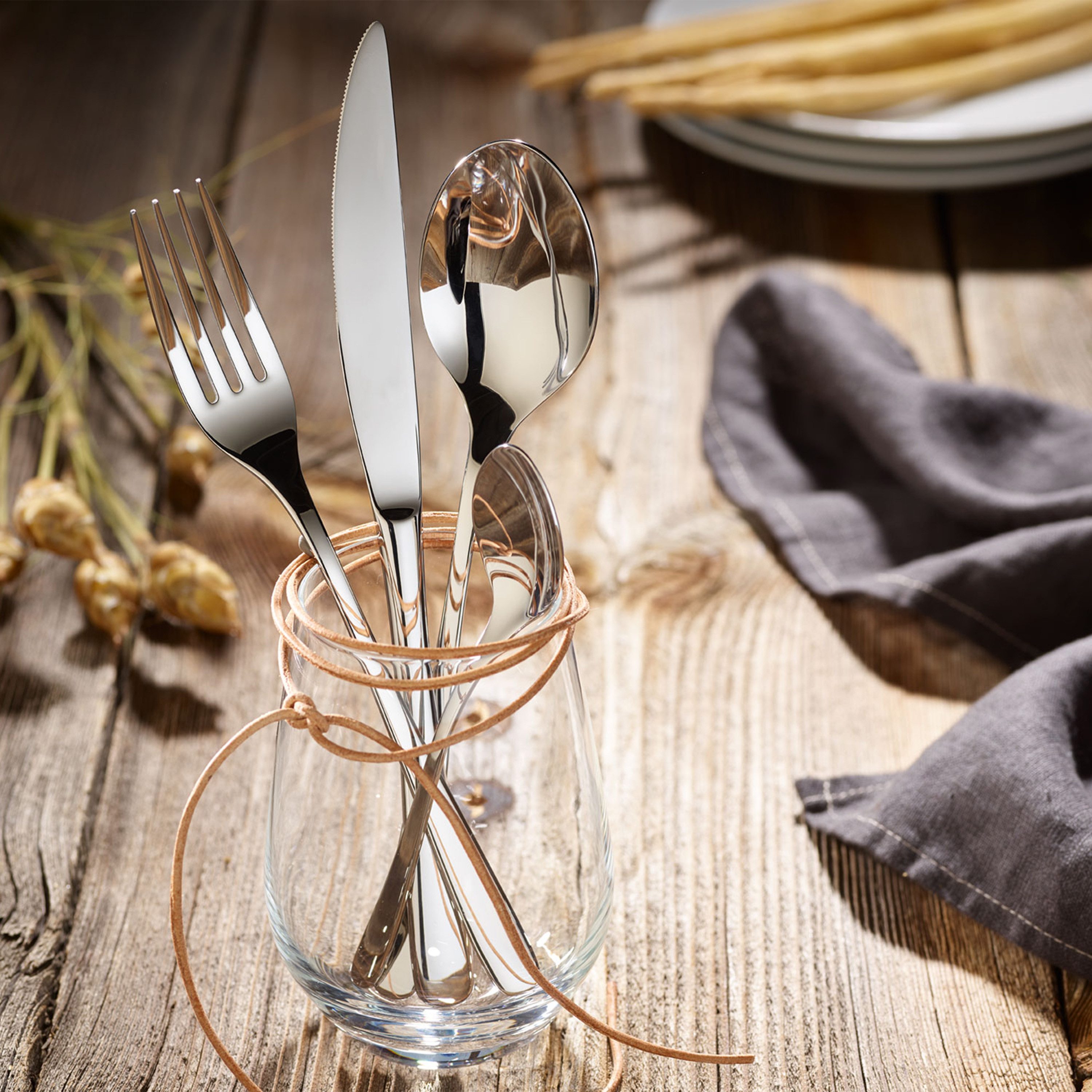 like. by Villeroy & Boch Besteck-Set Essential Besteckset (24-tlg), 6 Personen, Edelstahl 18/10, Gefertigt aus pflegeleichtem, rostfreiem Edelstahl
