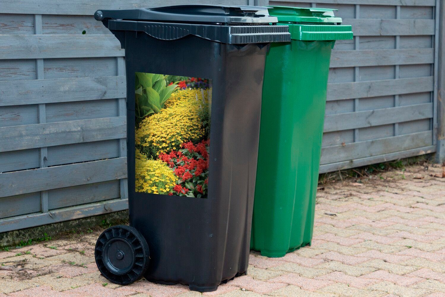 MuchoWow Wandsticker St), in Mülleimer-aufkleber, einem Abfalbehälter Garten Canna-Blüten (1 Bunte Mülltonne, Container, Sticker