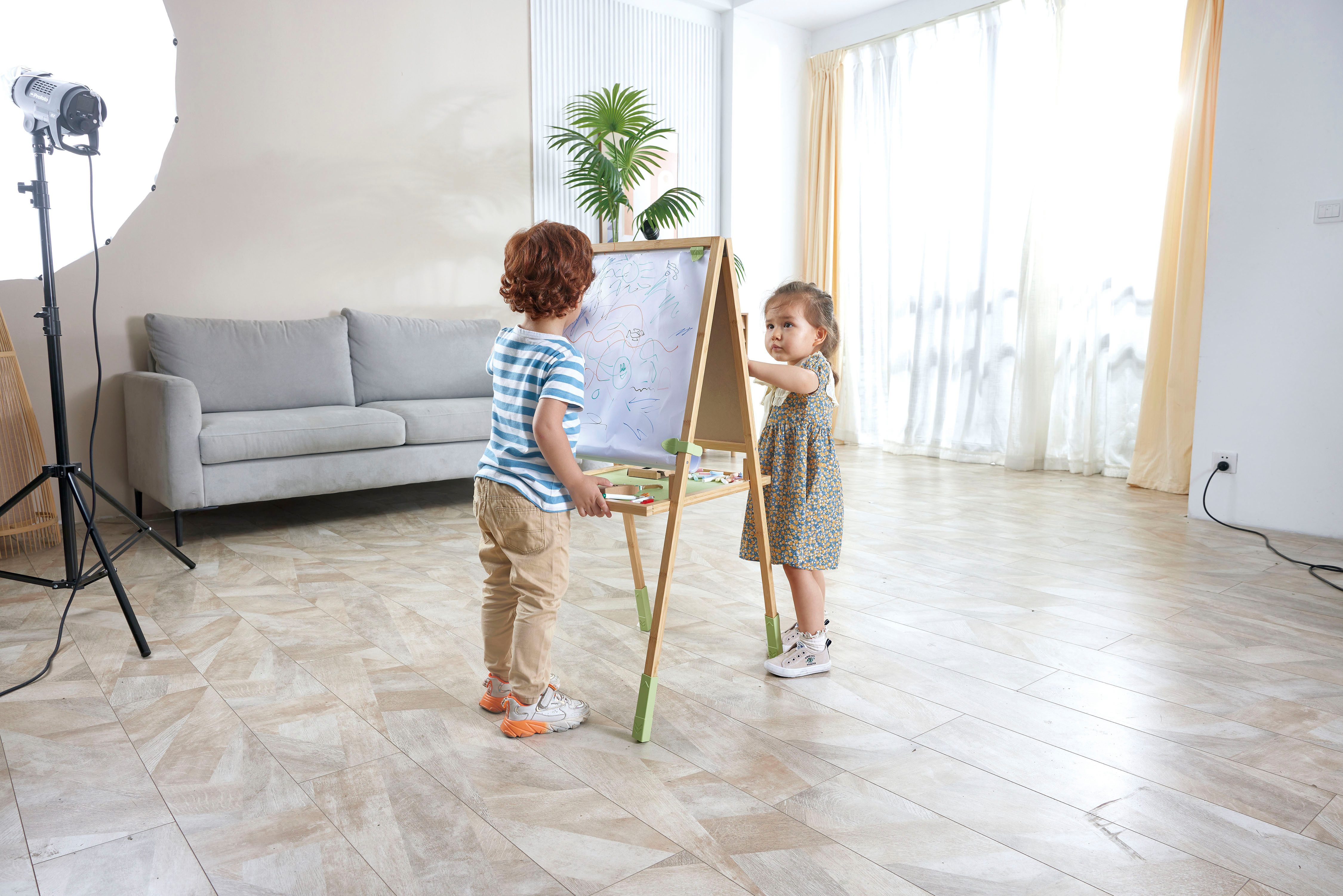 Hape Standtafel Multifunktions-Staffelei, aus Bambus