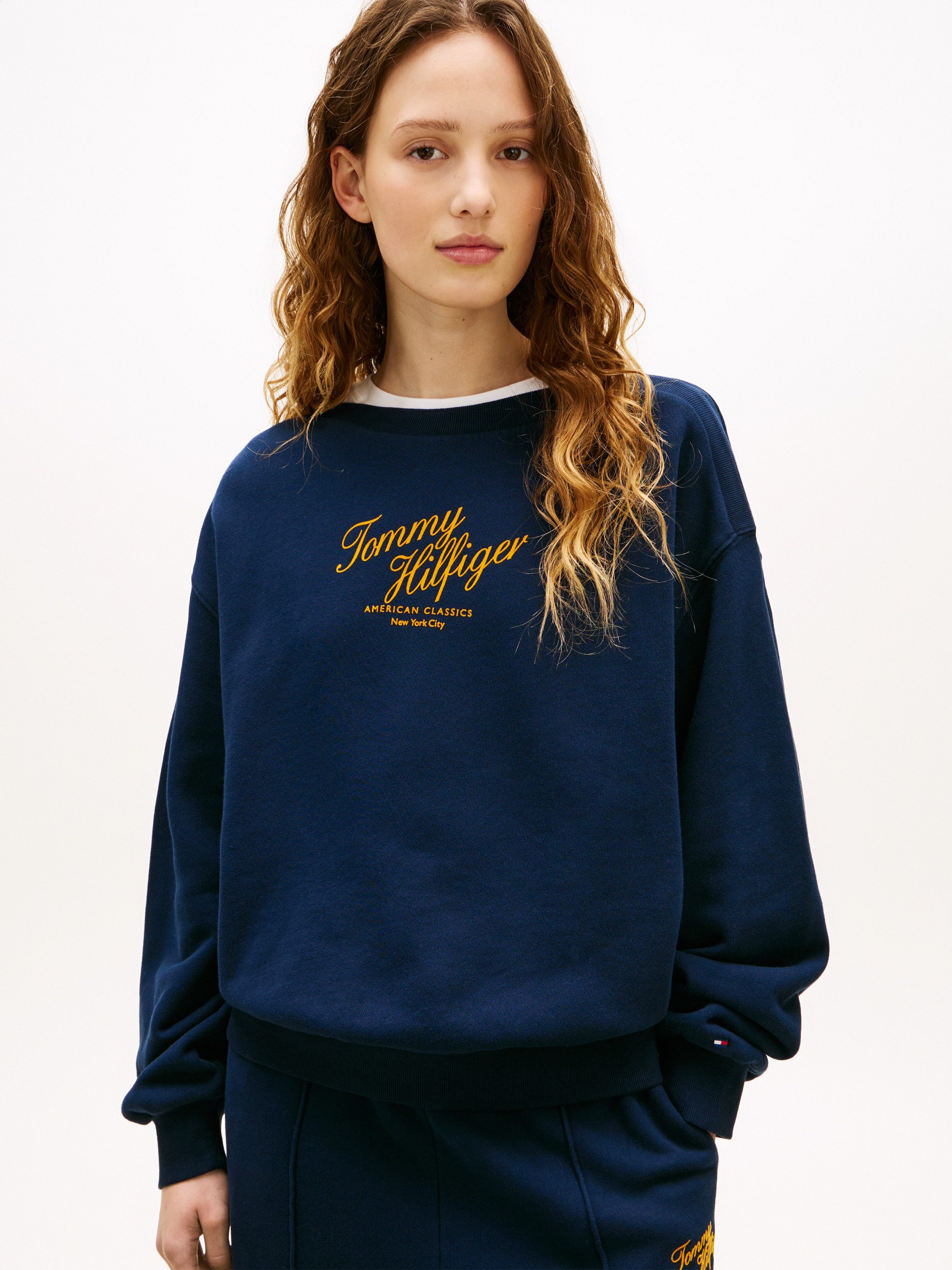 Tommy Hilfiger Sweatshirt MODERN SCRIPT TERRY SWEATSHIRT mit Tommy Hilfiger-Branding
