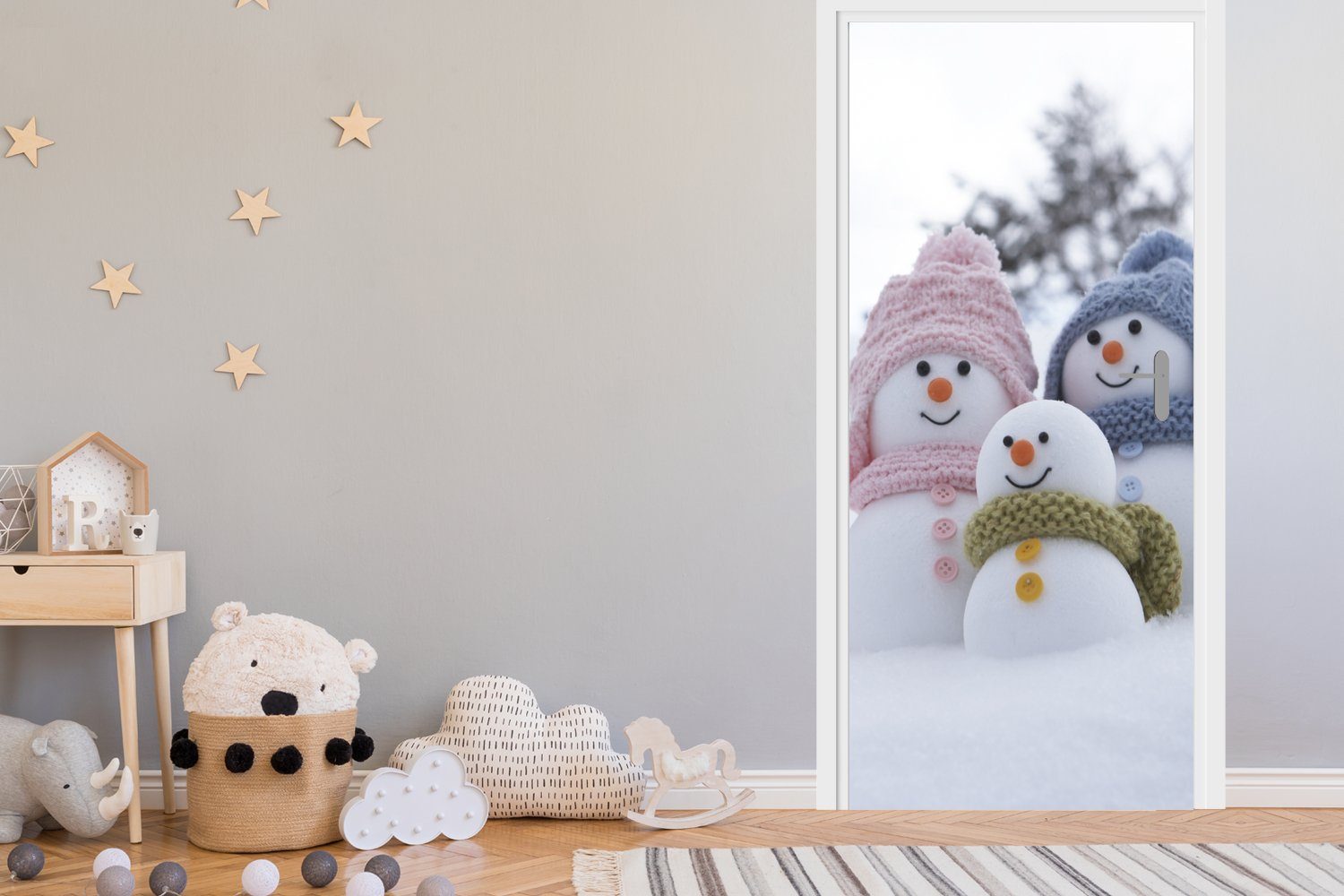 St), Türaufkleber, cm verschneiten MuchoWow bedruckt, einer Eine Matt, Landschaft, von Weihnachtspuppen Türtapete Fototapete 75x205 in (1 Tür, Familie für