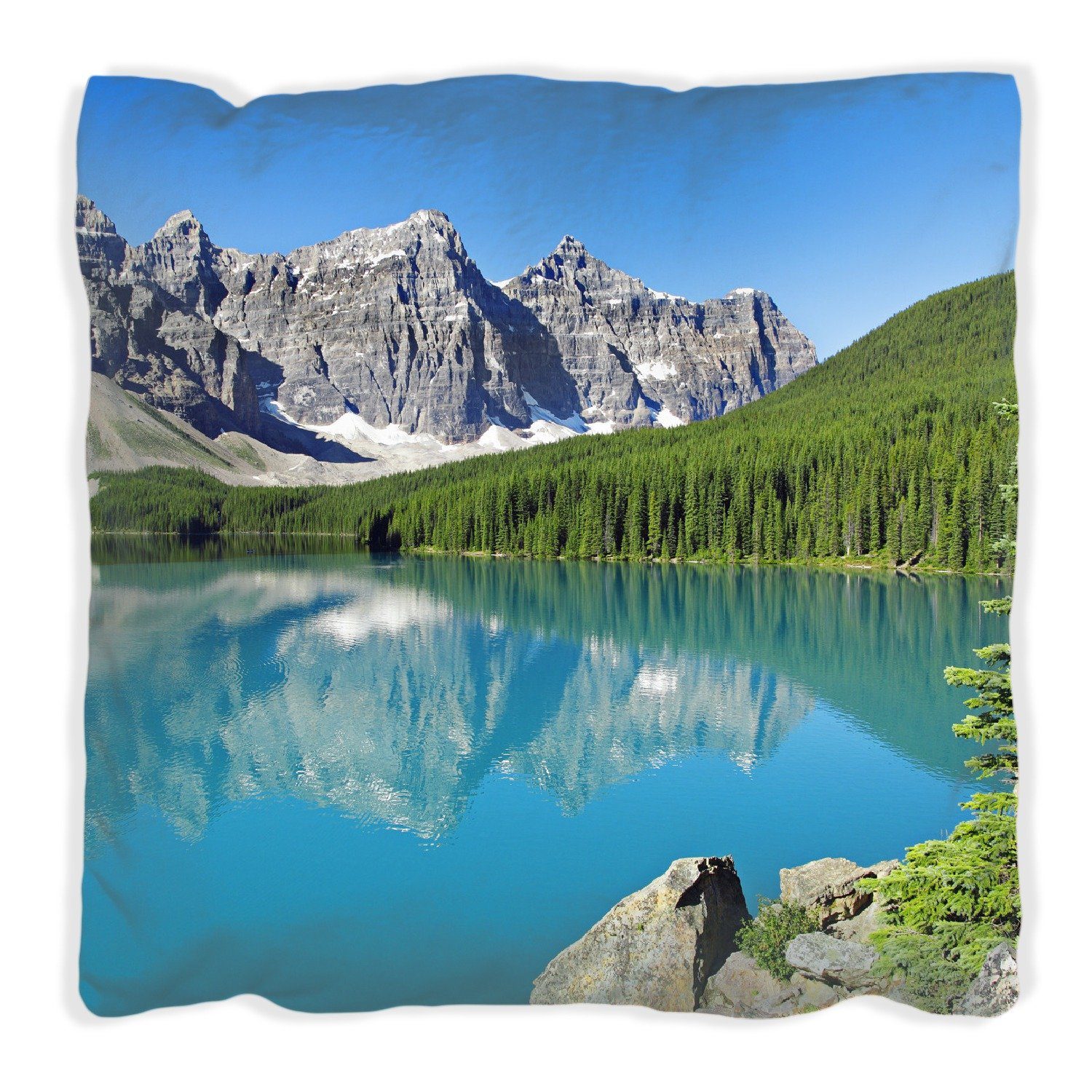 Wallario Dekokissen Tiefblauer See mit Bergpanorama und Wäldern  Kanada, handgenäht
