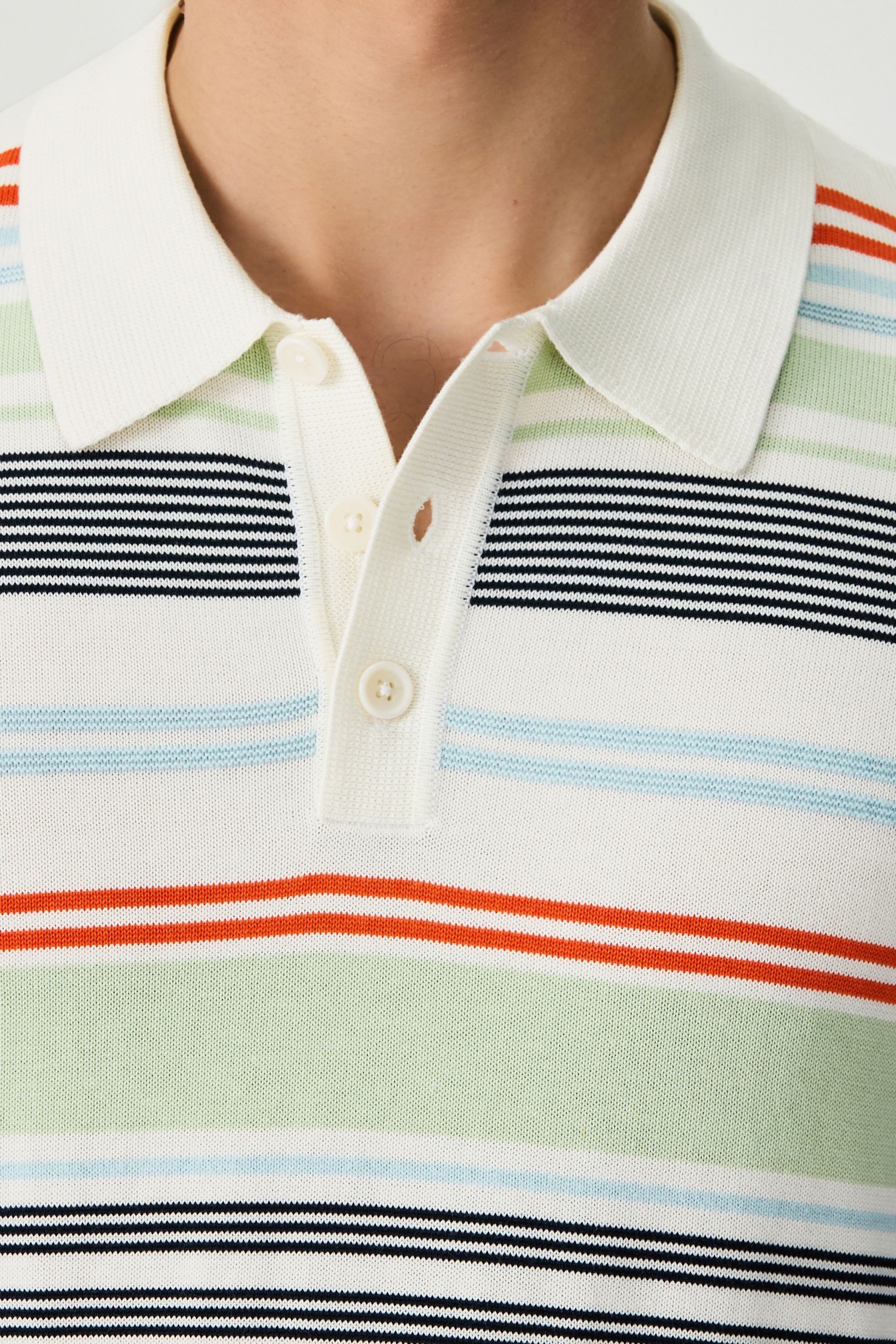 Next Poloshirt Kurzärmeliges Regular Fit Polohemd mit Streifen (1-tlg) – Bild 5 von 5