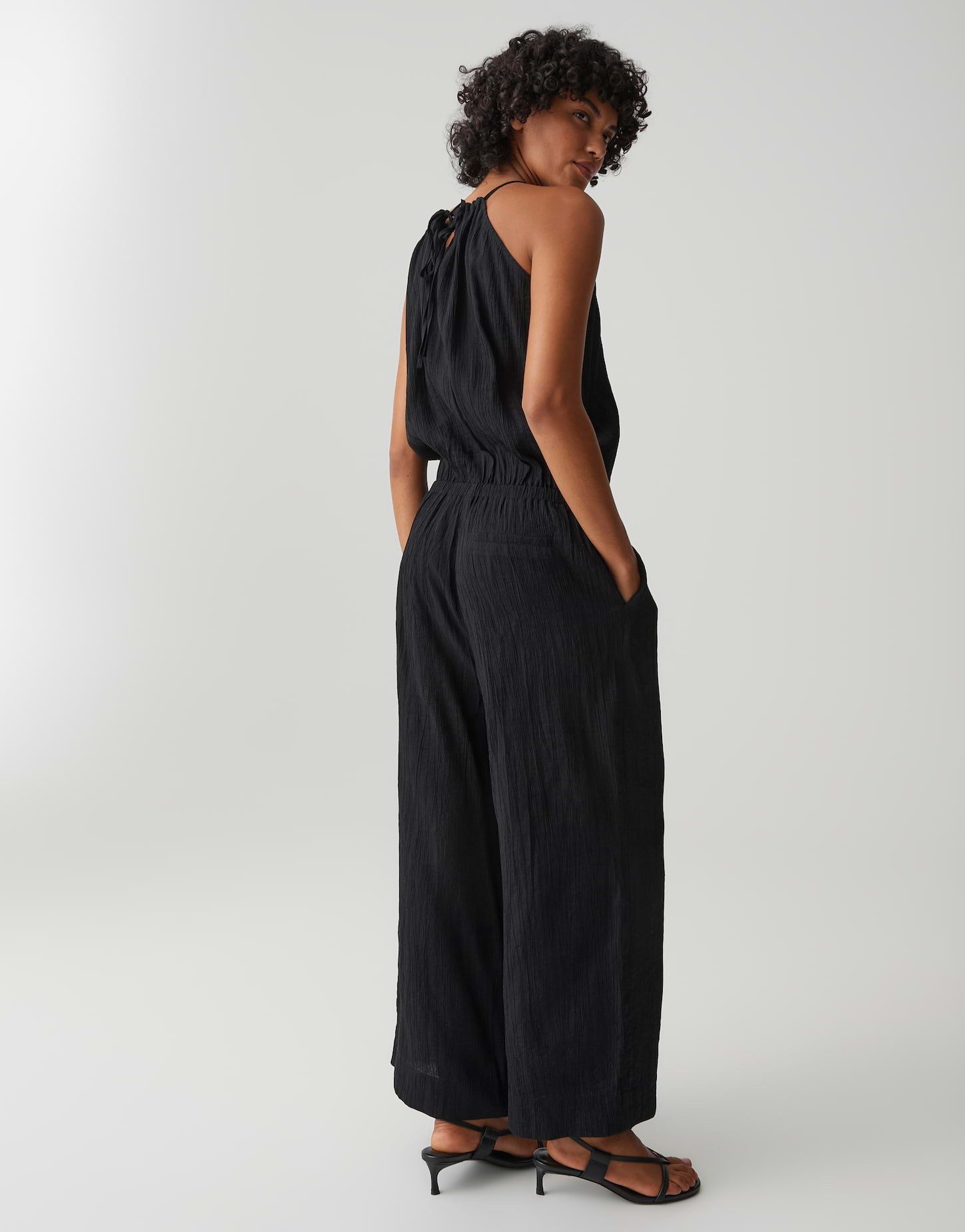 OPUS Jumpsuit MEBO mit Crinkle-Effekt Kordel und Eingrifftaschen bringen Alltagstauglichkeit
