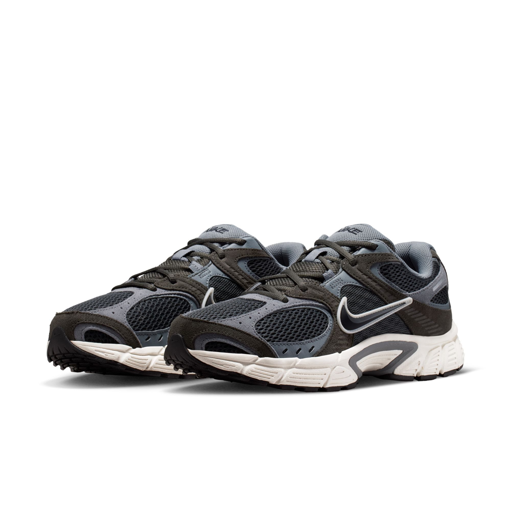 Nike Sportswear V5 RNR Suede Sneaker inspiriert vom Design des Y2K Nike Vomero 5